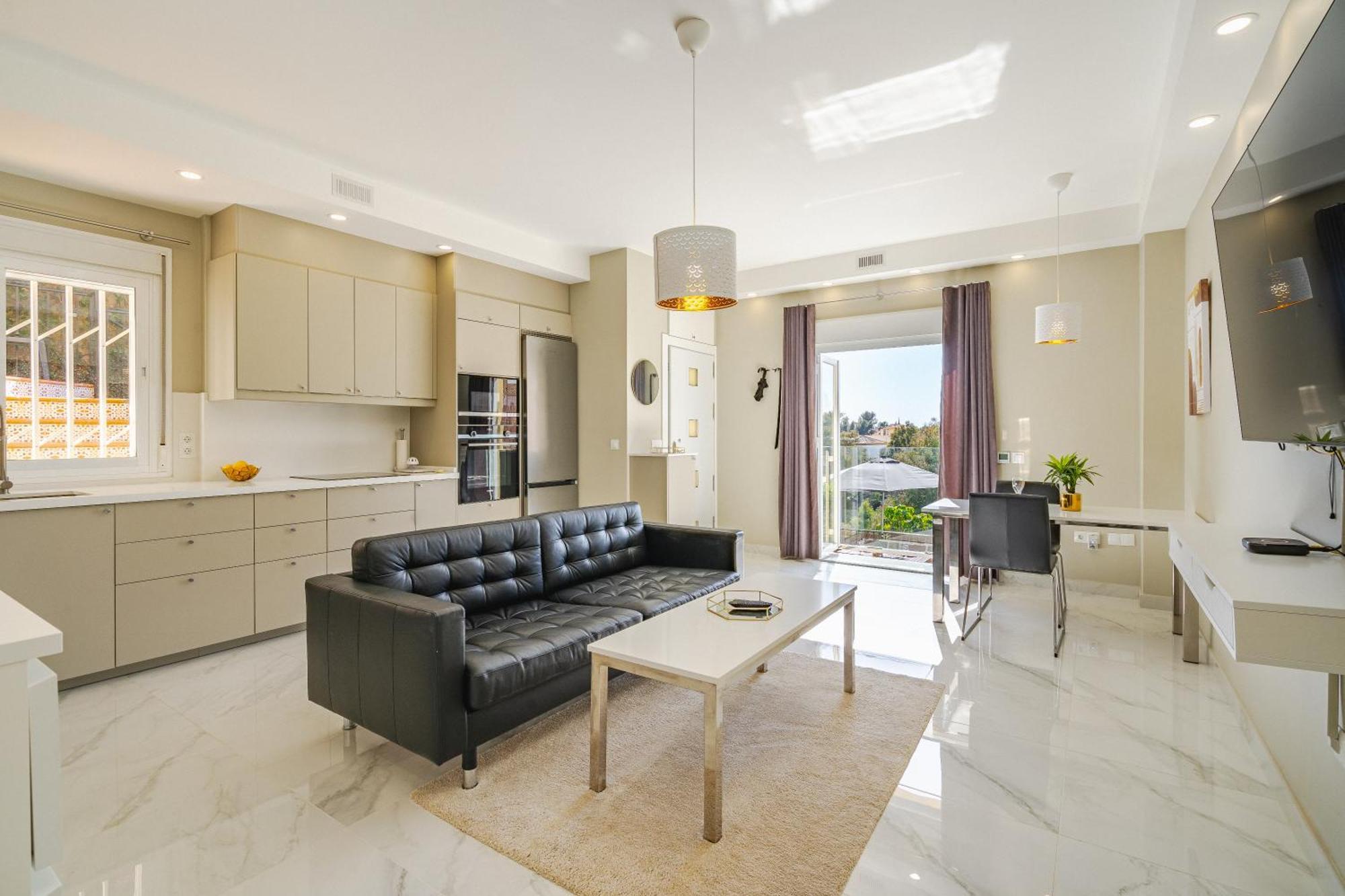 Private Luxurious Hillside Villa With Pool & Sea Views For 8 To 10 Ppl Fuengirola