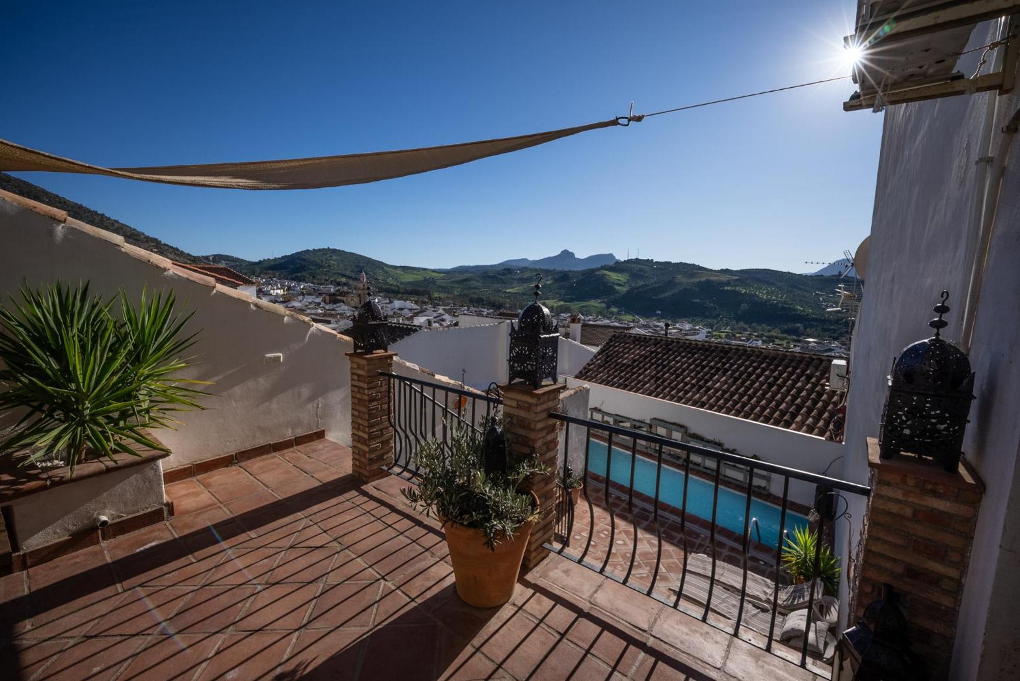 Eagles Nest - Massive Townhouse With Pool With Outstanding Views