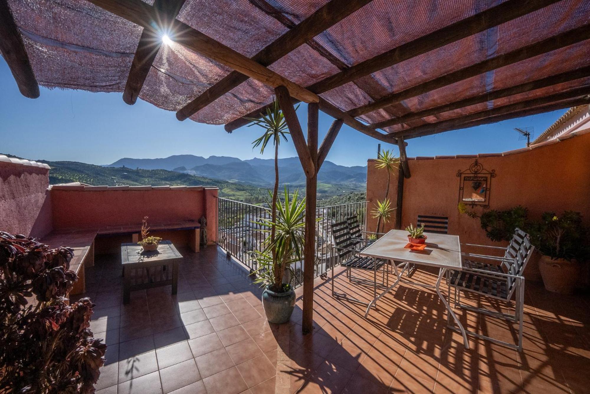 Eagles Nest - Massive Townhouse With Pool With Outstanding Views *
