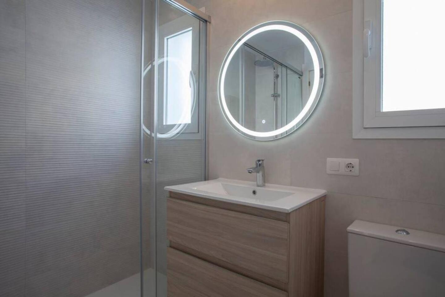 New! Renovated Flat In Apartment *