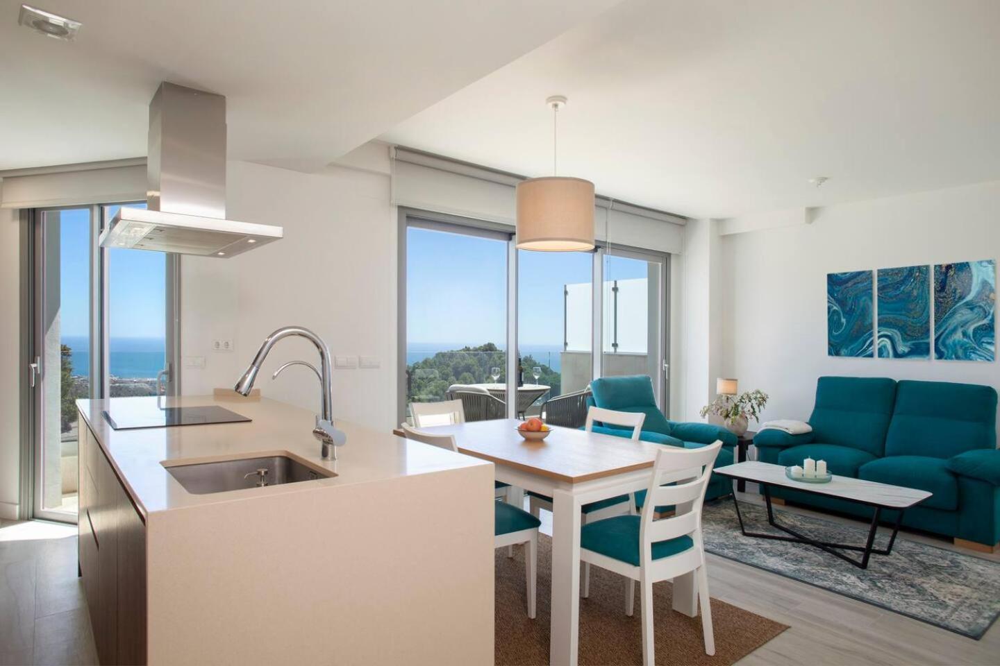 Spectacular New With Incredible Sea Vie Apartment *