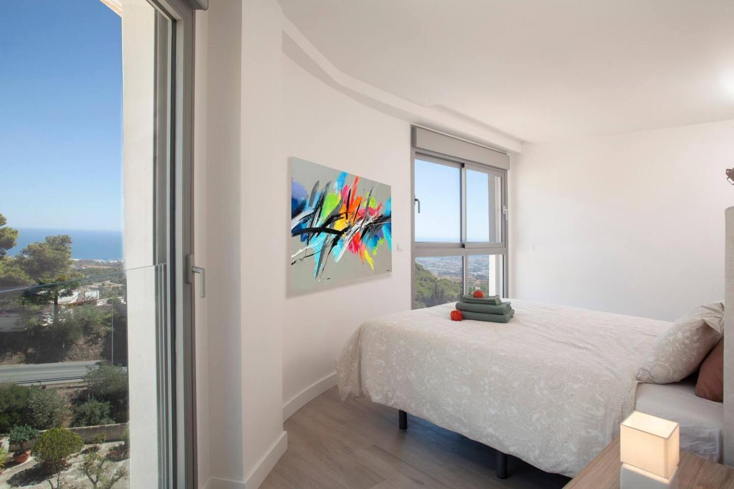 Spectacular New With Incredible Sea Vie Apartment