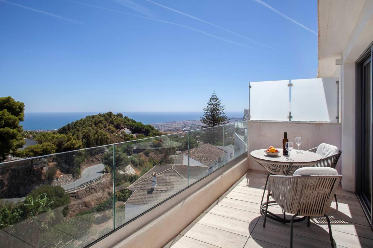 Spectacular New With Incredible Sea Vie *