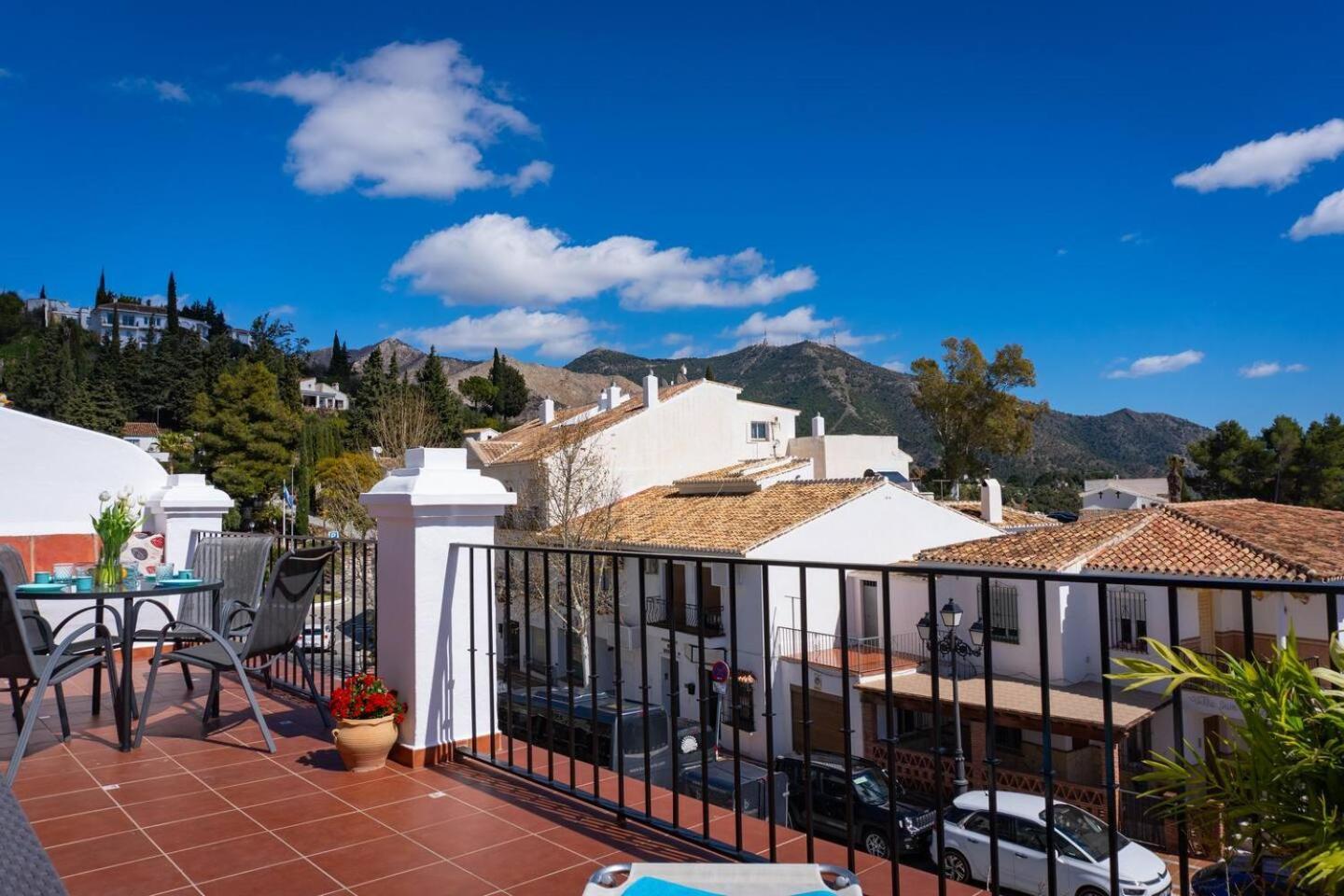 Idyllic Townhouse With Scenic Views Pueblo Сasa de vacaciones
