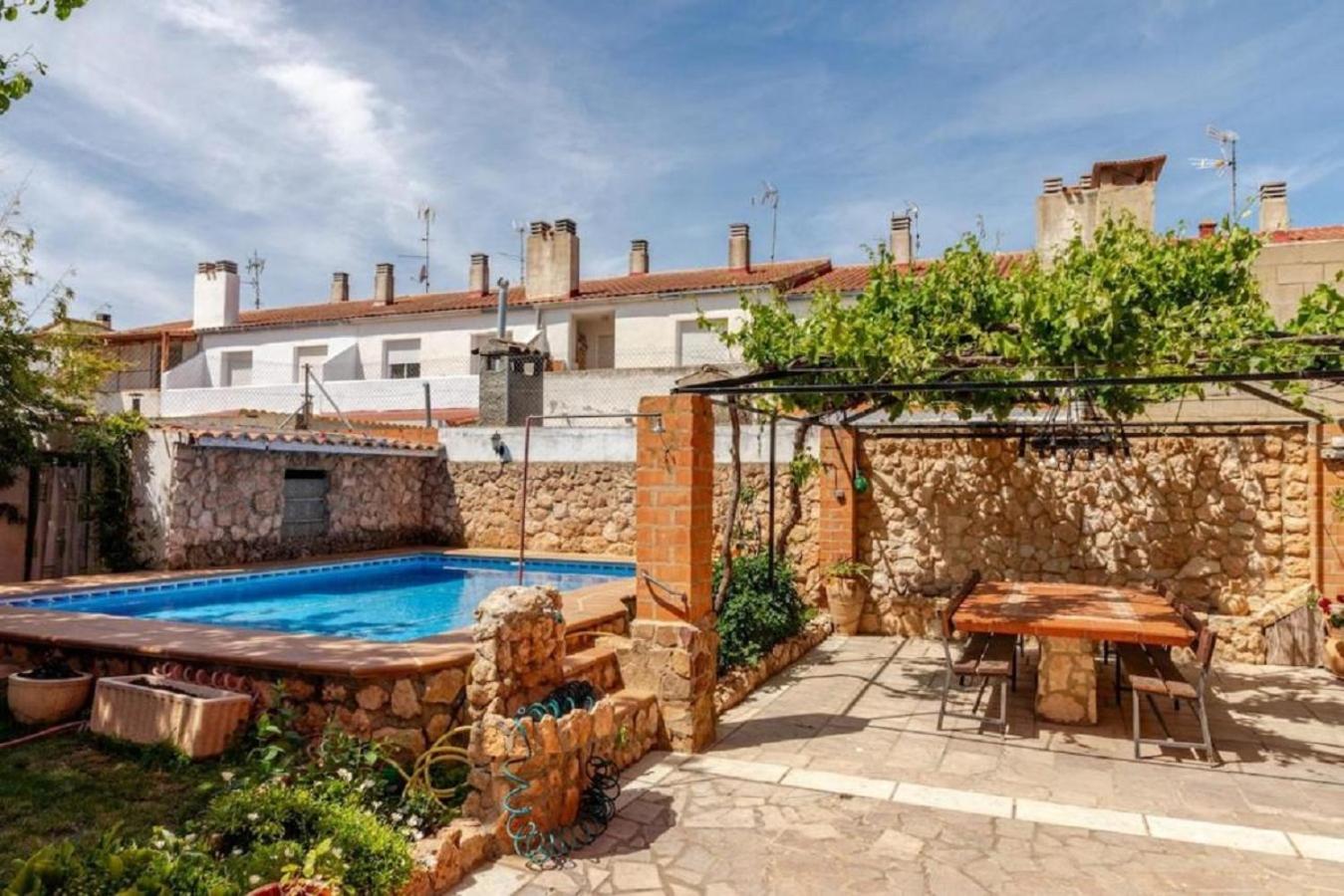 La Casona * Casas de Juan Nunez