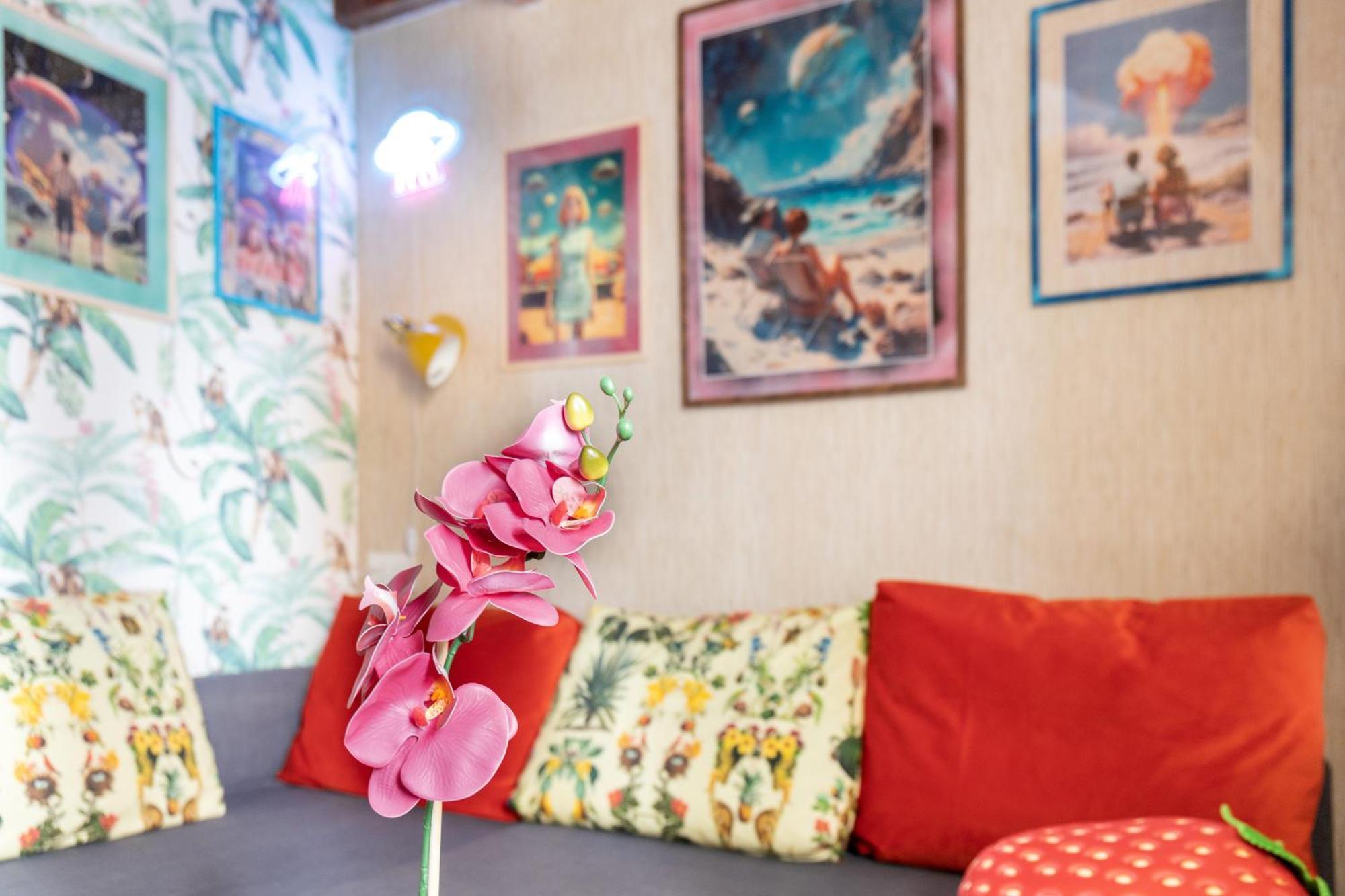 Apartment - Pinksparrow -