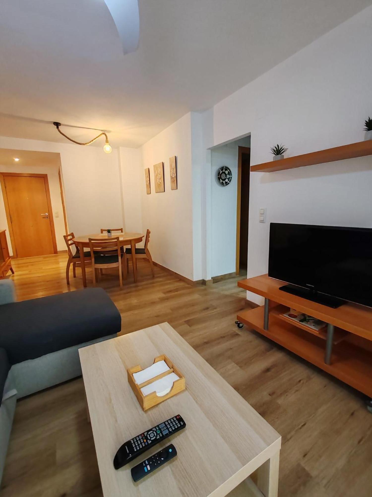 Pilar Solo Familias Apartment Gandia