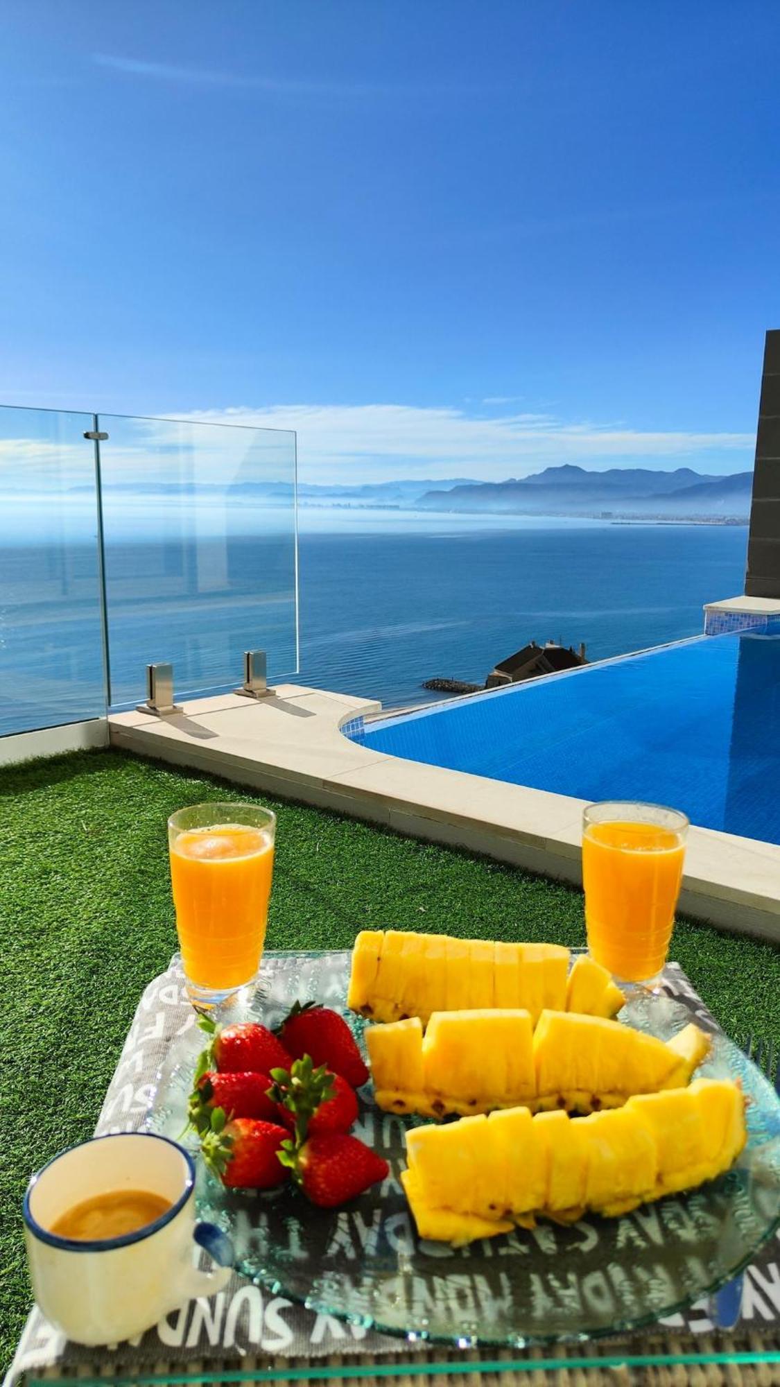 Conectada Al Mediterraneo, Infinity Pool