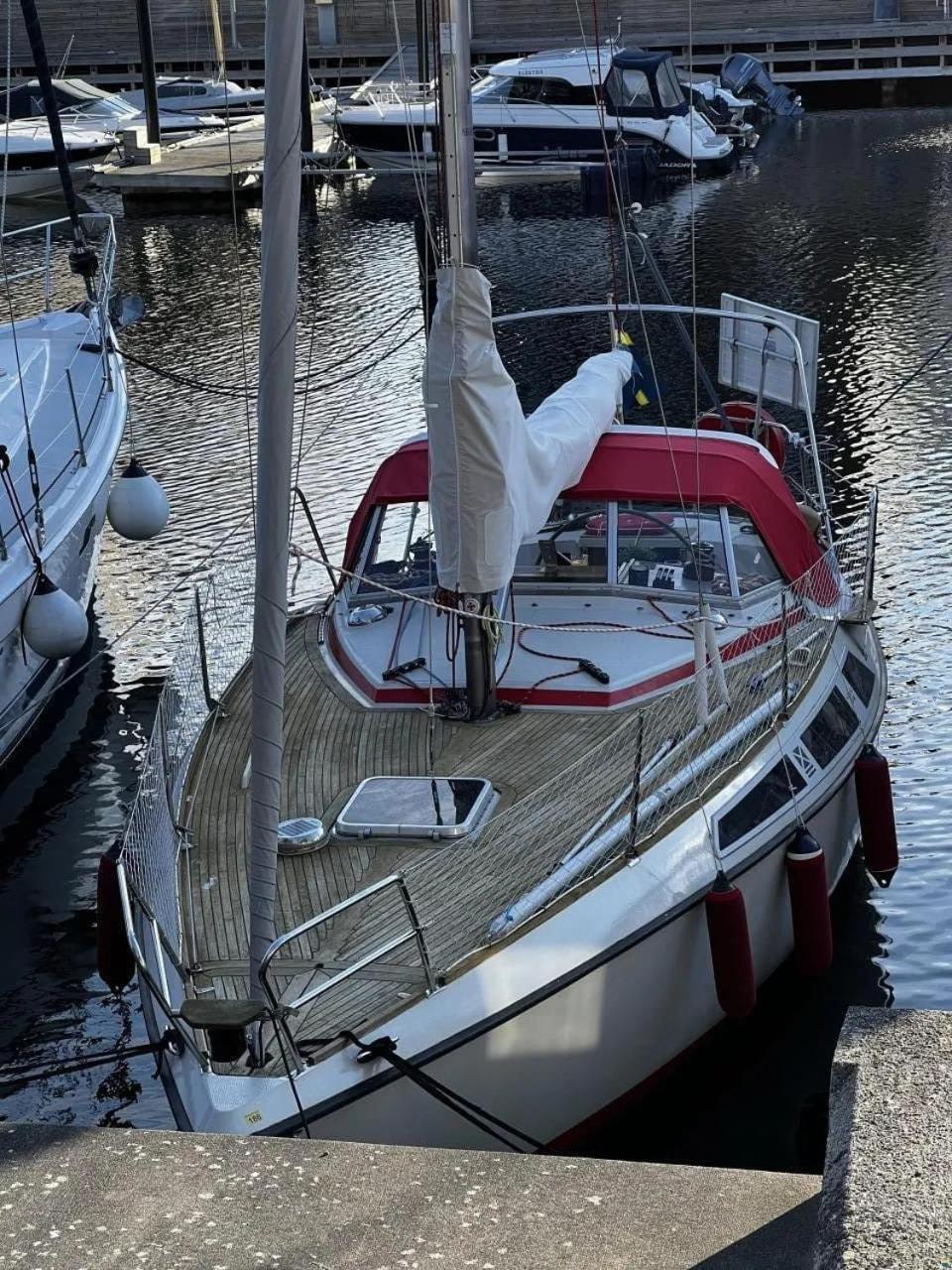 Sailingboat, Next To Ferry Hotel en barco Santa Cruz de la Palma (Isla de la Palma)