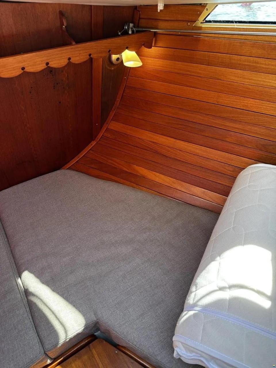Hotel en barco Sailingboat, Next To Ferry