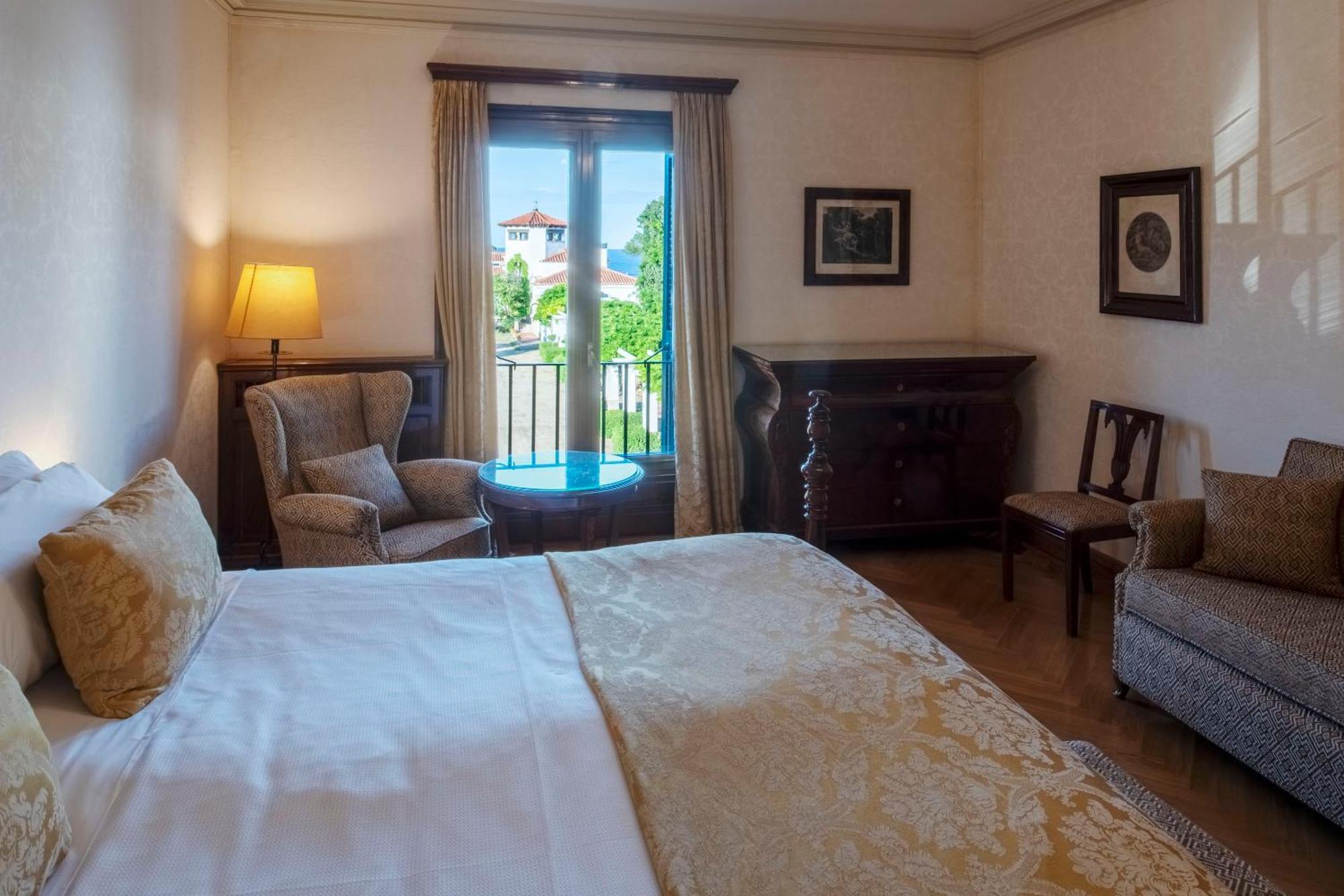 De La Gavina Gl - The Leading Of The World 5*