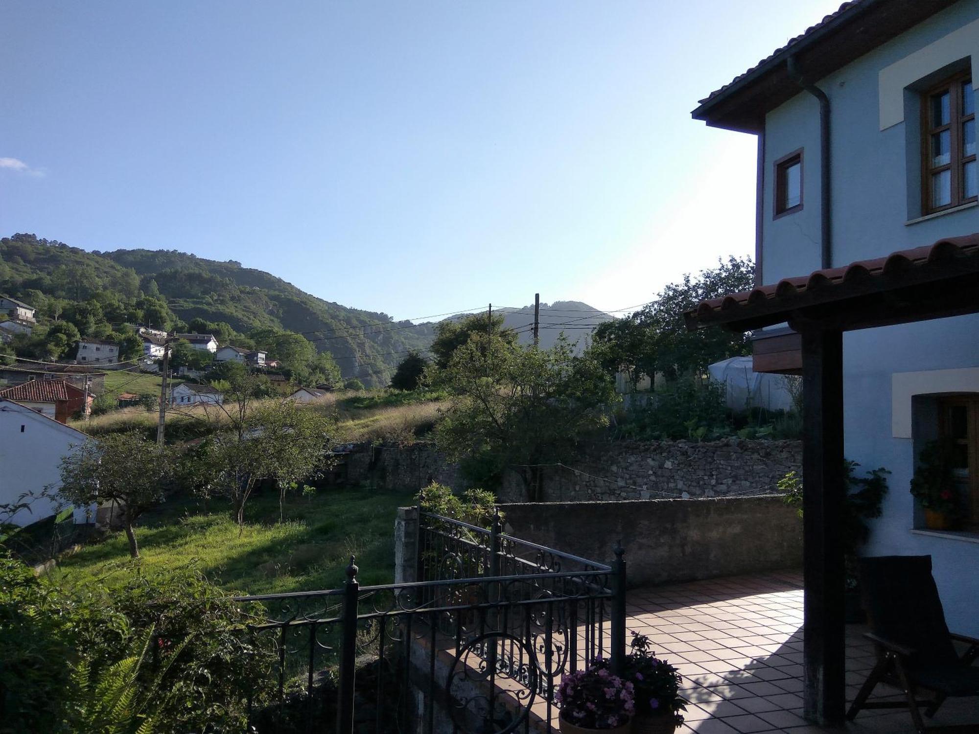 Casa De Aldea La Pumariega Guest house Caces