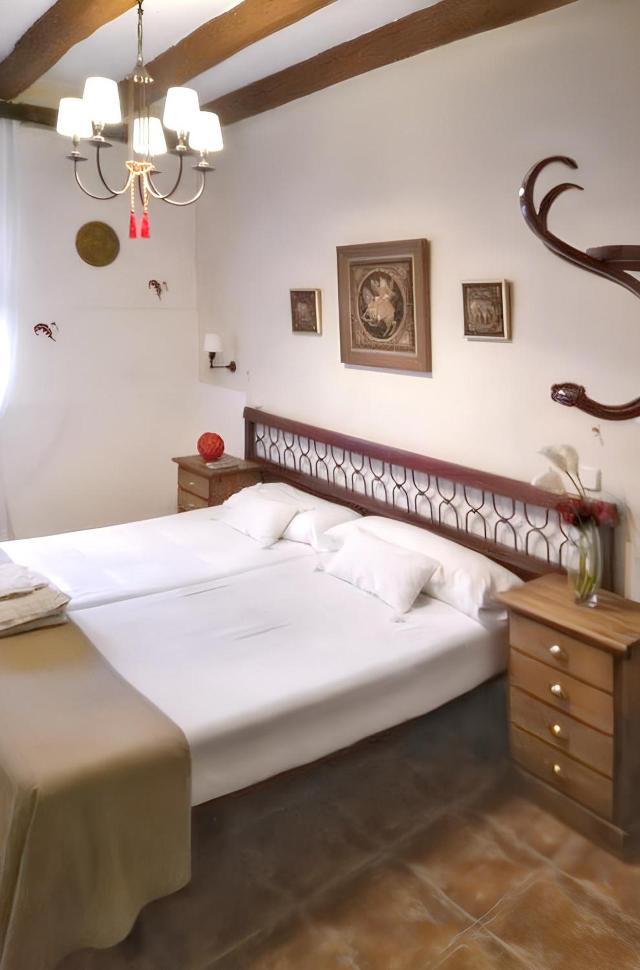 Spacious With Private Pool - Villa Campo de Cuéllar