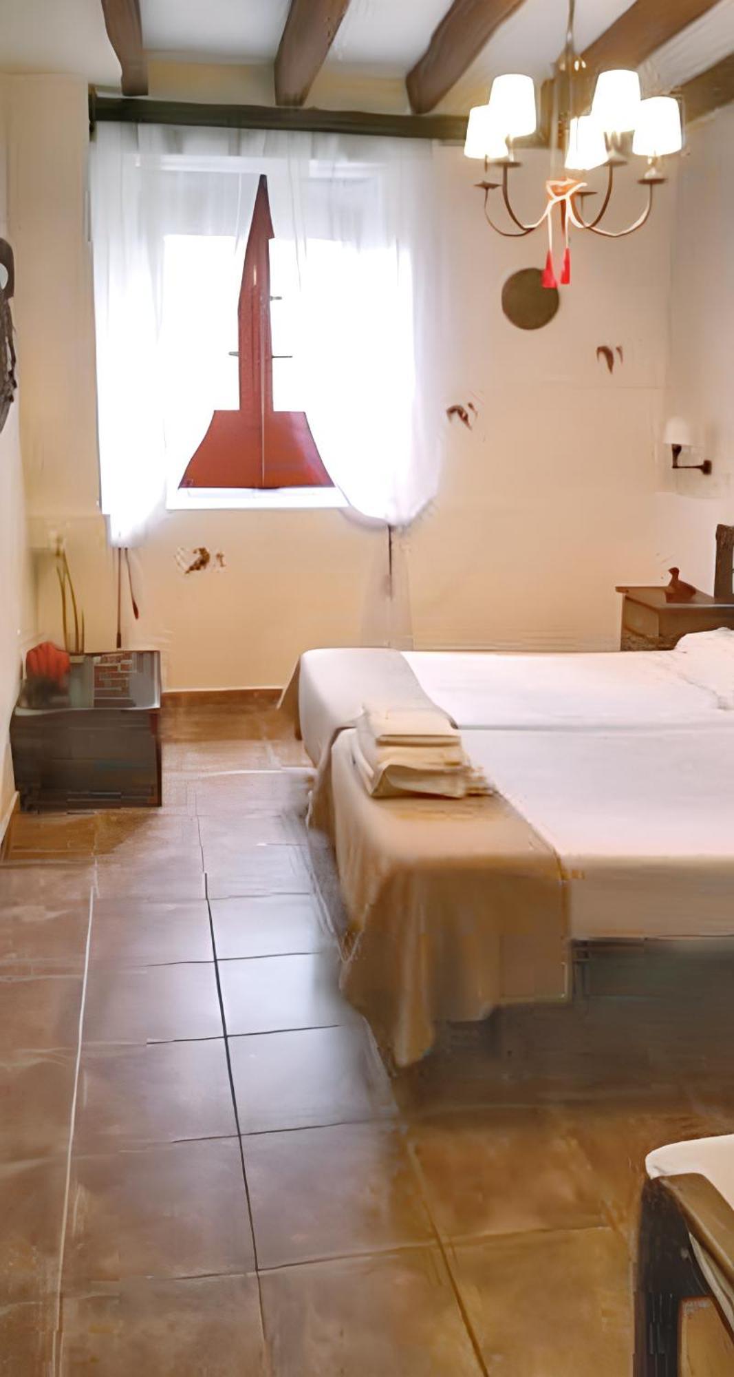 Spacious With Private Pool - Campo de Cuéllar