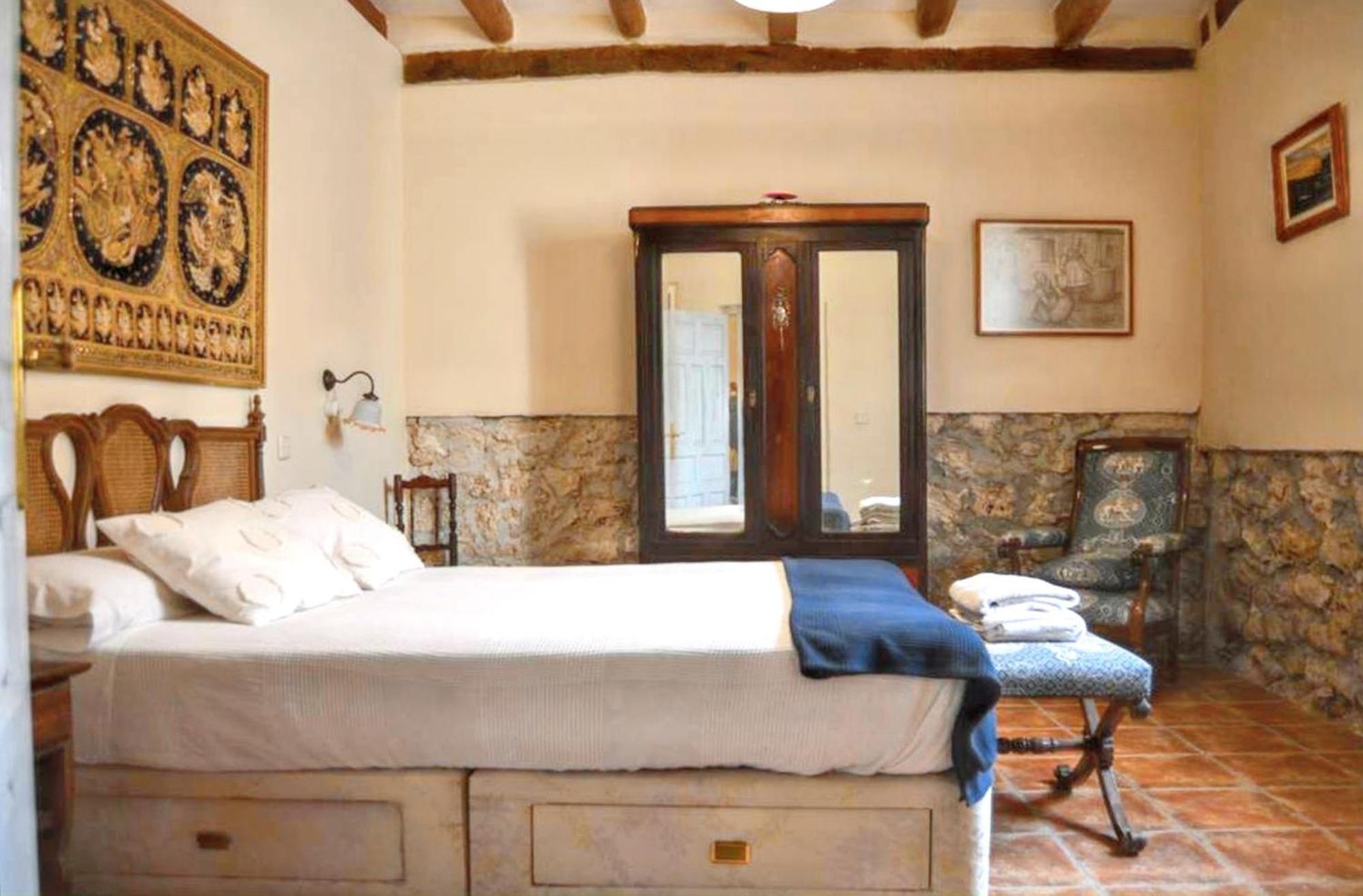 Spacious With Private Pool - Campo de Cuéllar
