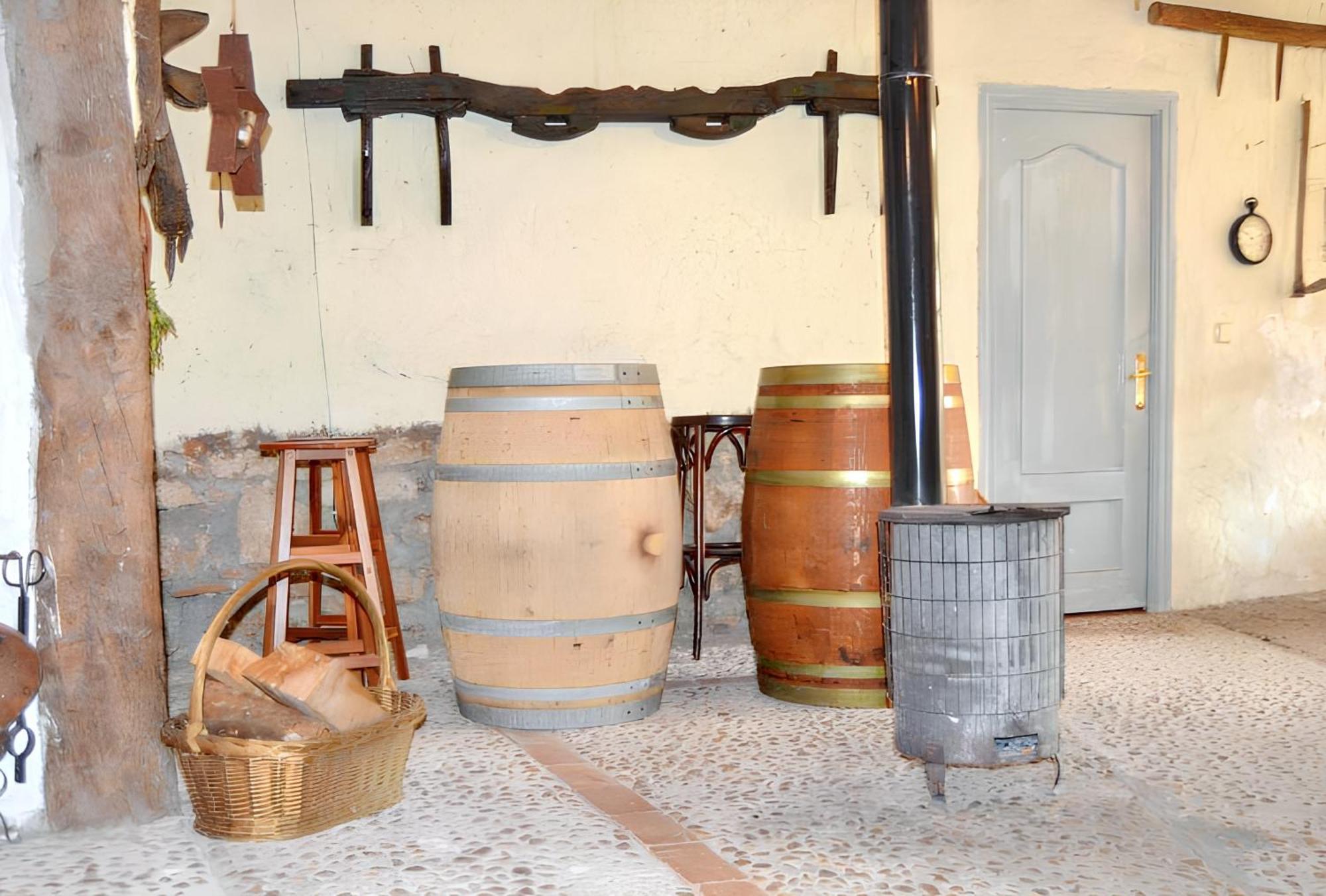 Spacious With Private Pool - Campo de Cuéllar