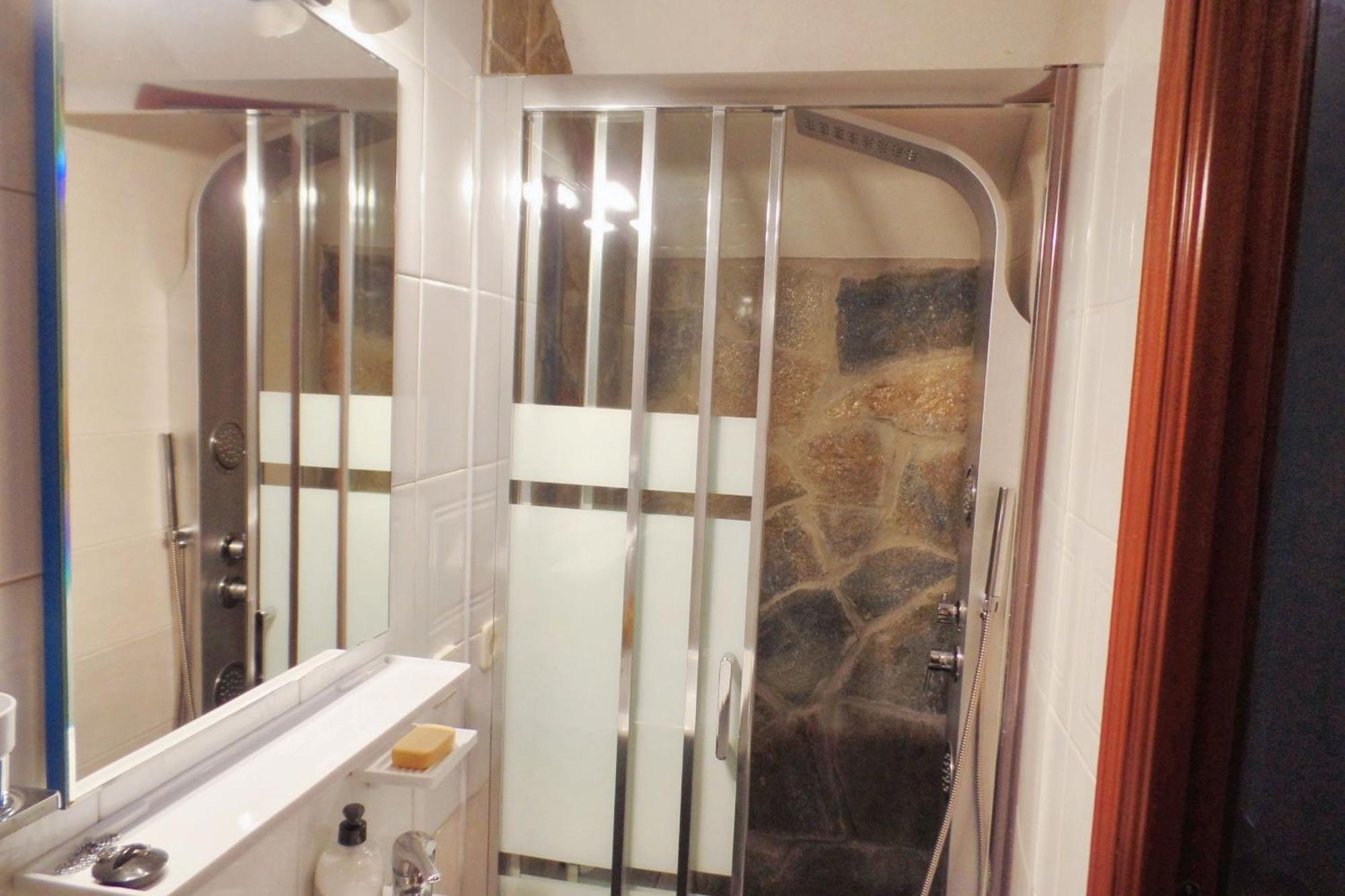 Comfortable In 100 Sqm + Terrace/garden Apartment