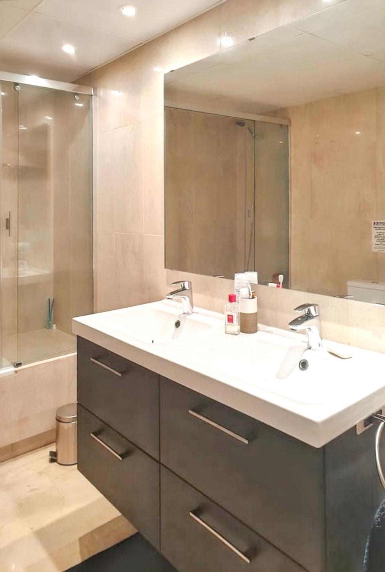 Spacious With Sea View In 140 M² *