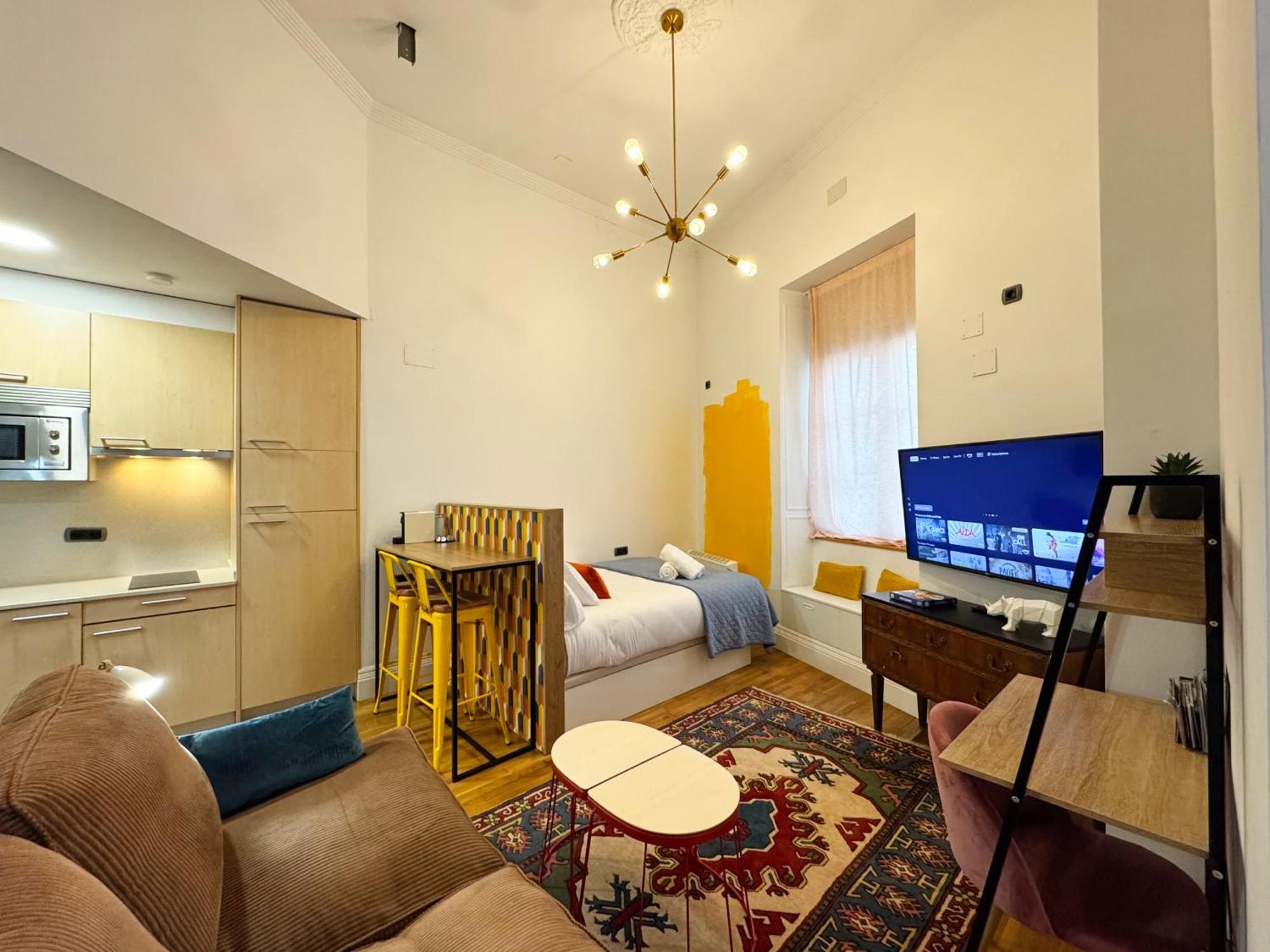Labarta Estudio En Puerta Del Sol Con Parking *