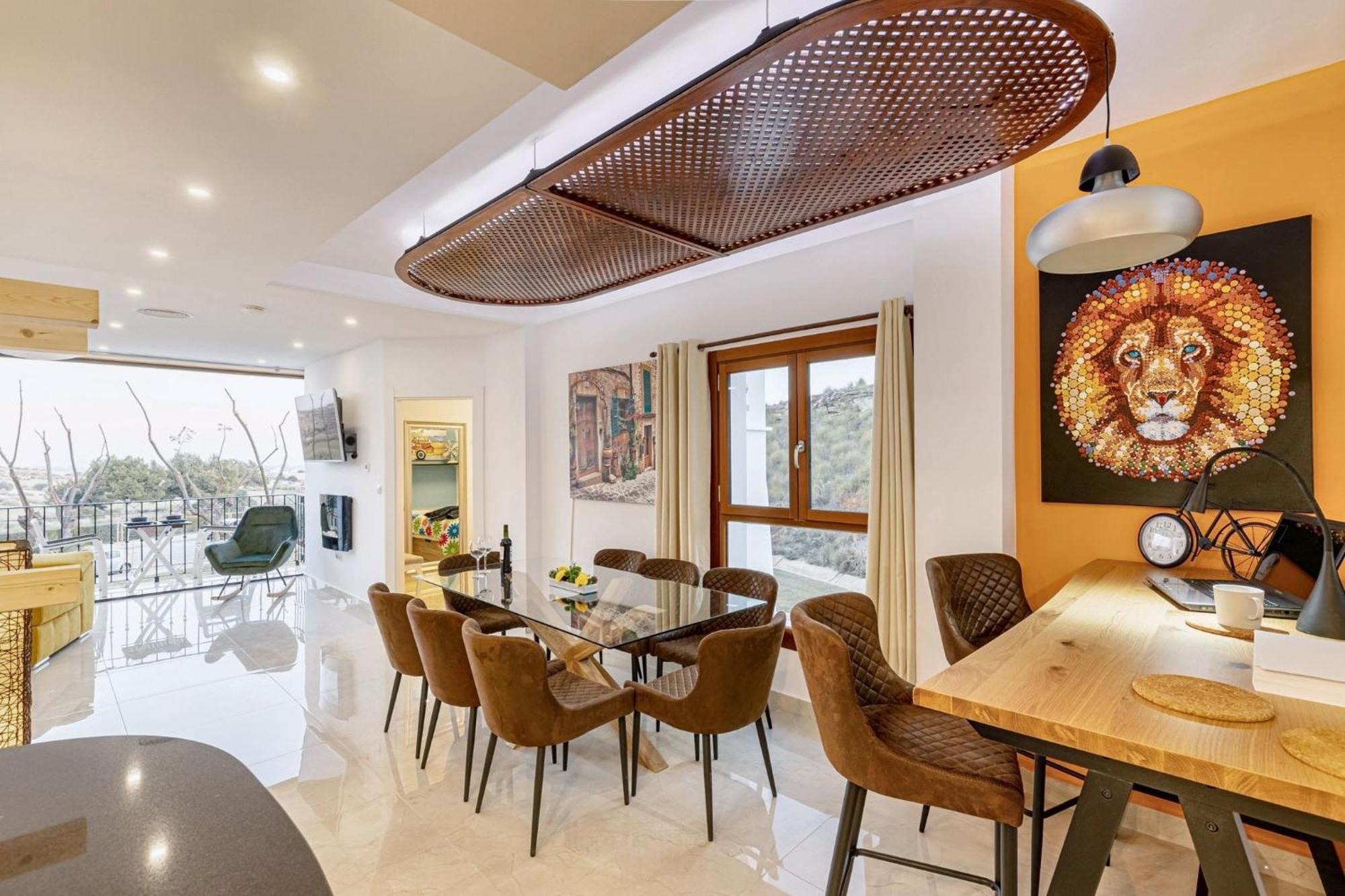 Apartment Spacious With Pool In The Heart Of 128 M²