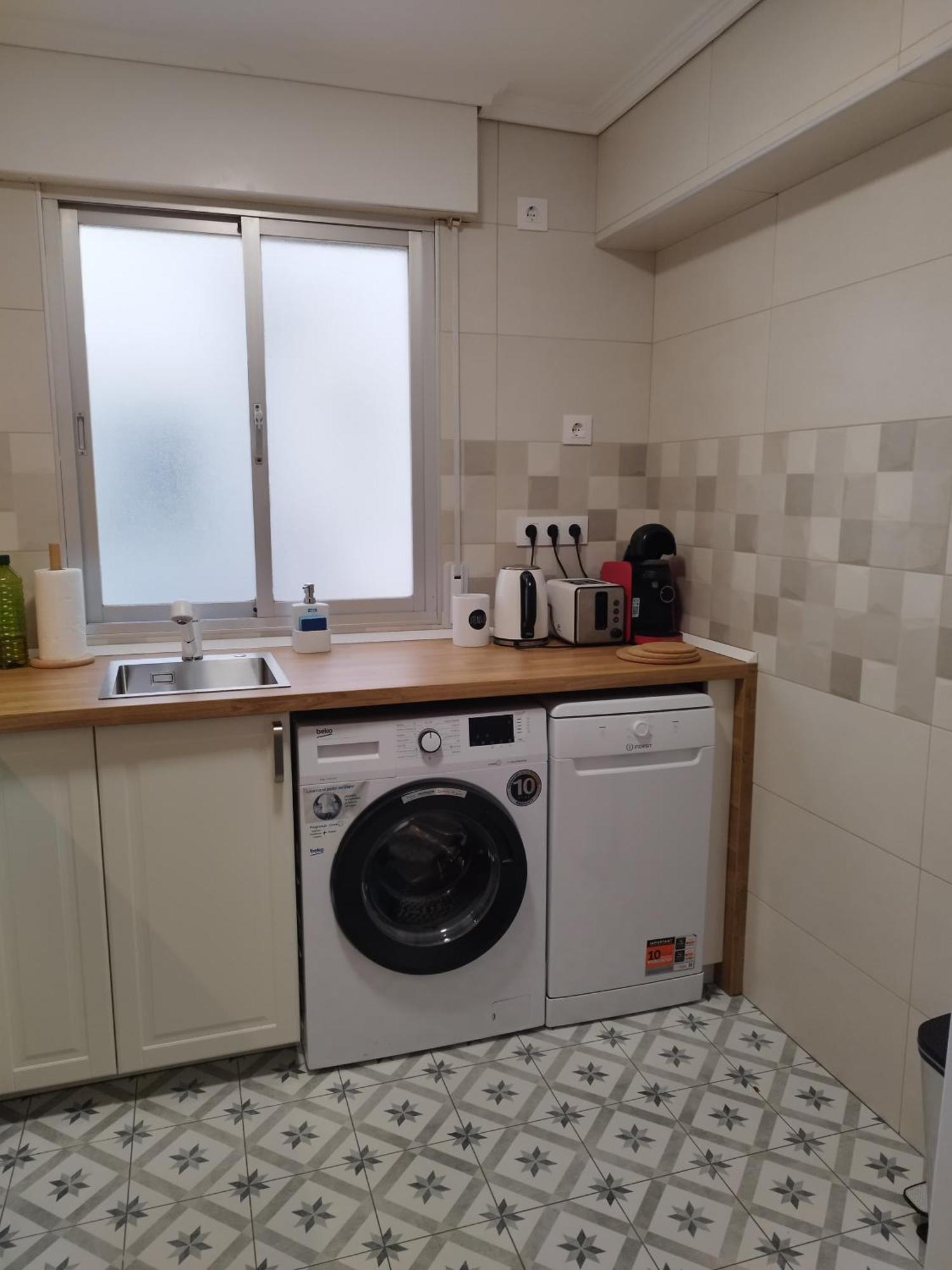 Centro. Bahia. Estaciones. Apartamento Santander