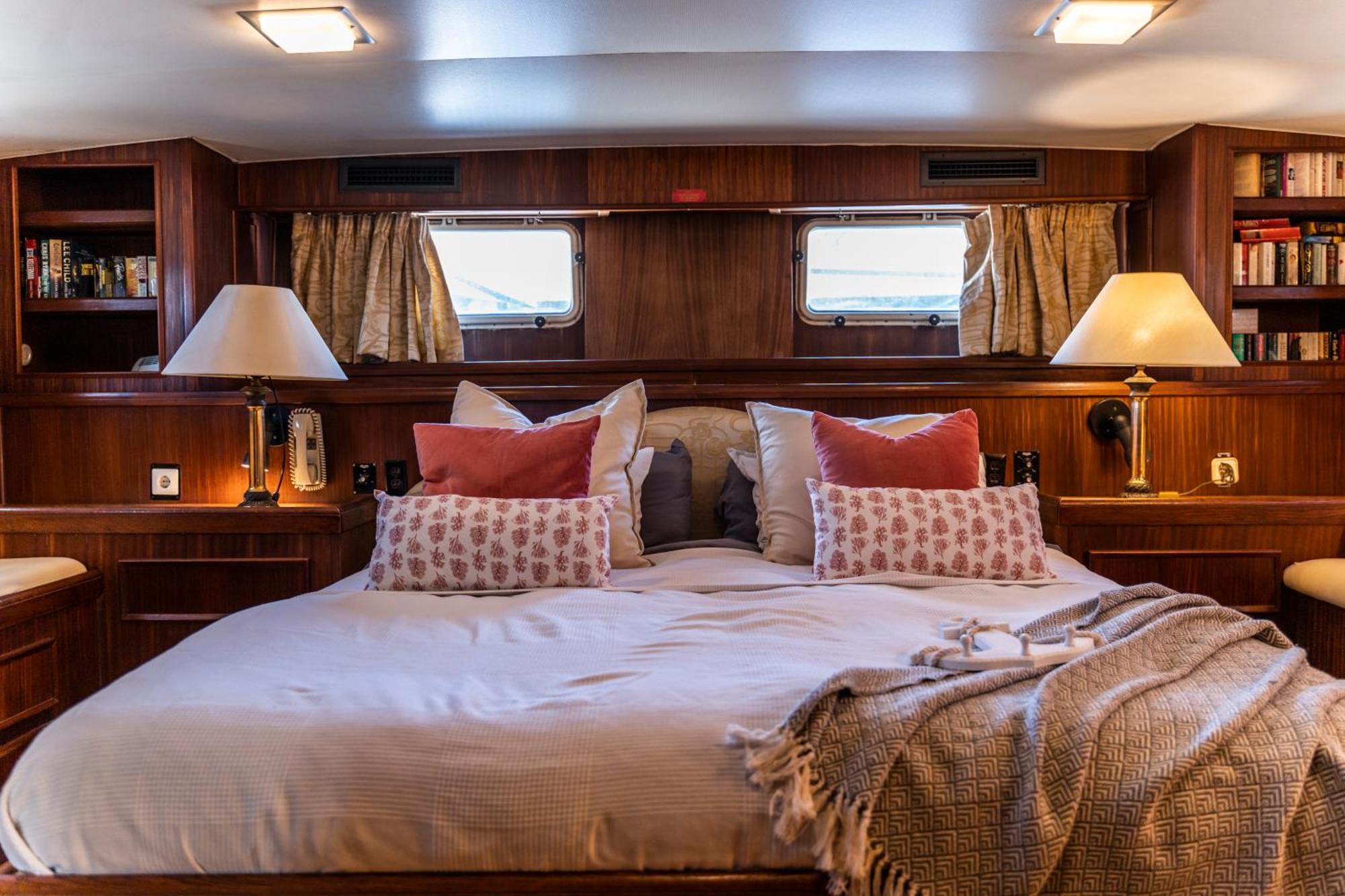 Yacht Our Alissa Botel Premia De Mar