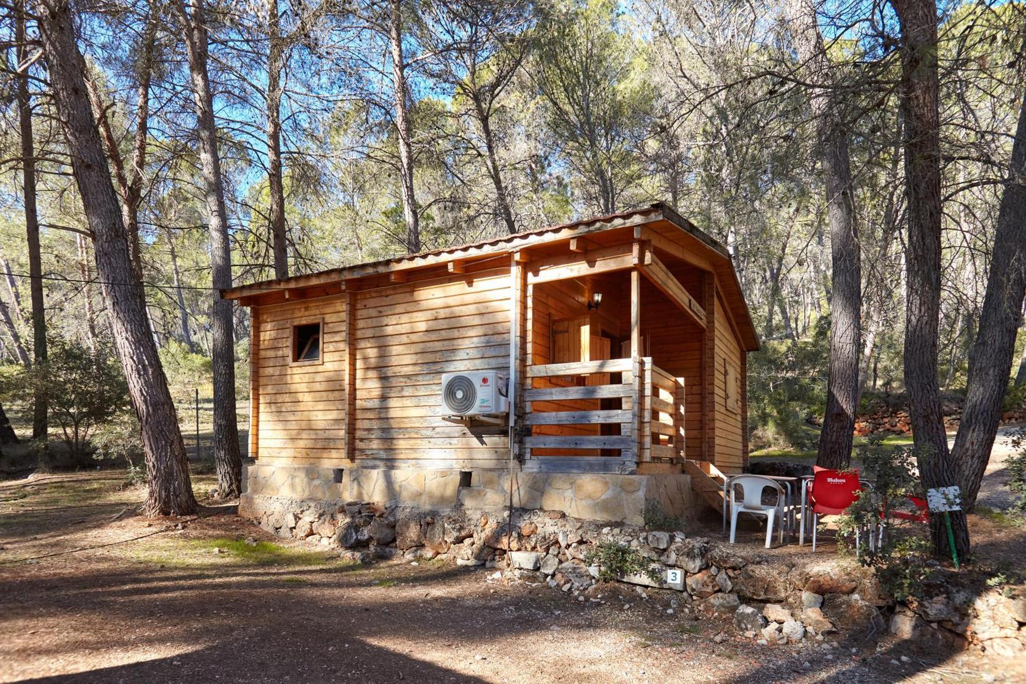 Montillana Con Camping Hornos