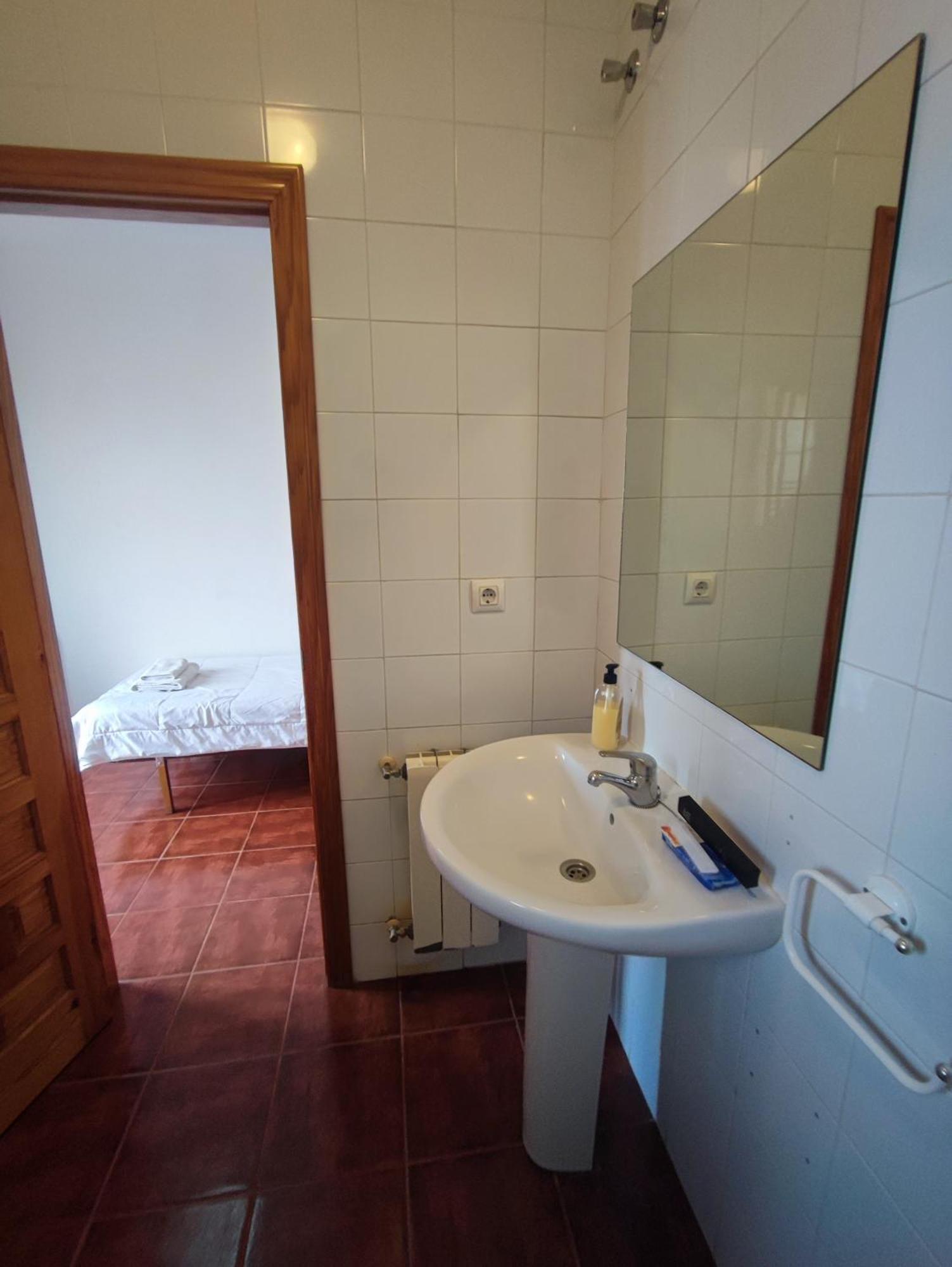 Hotel H 2*