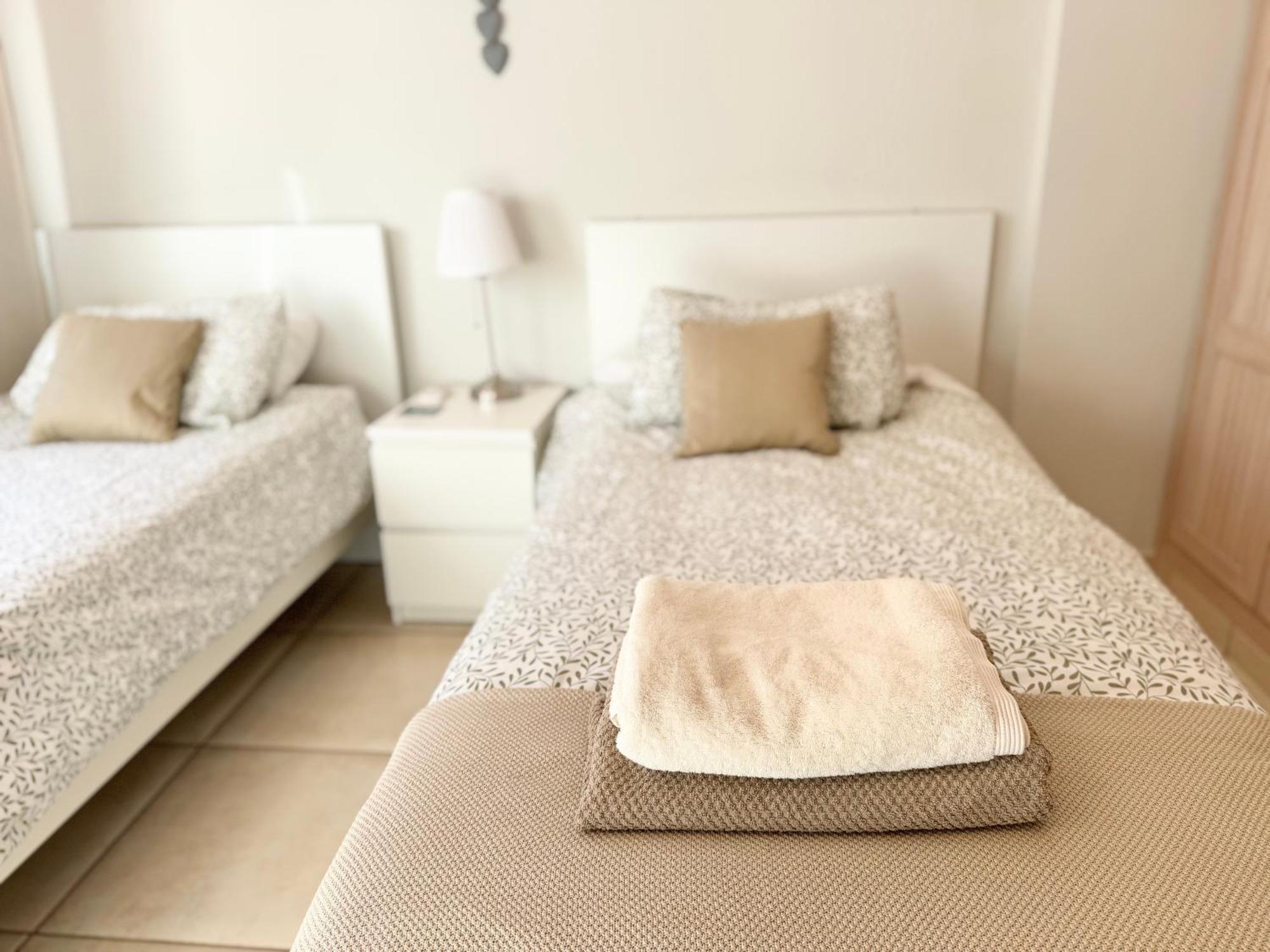 Villa Amorio A Spacious Modern Getaway With A Private Heated Pool & Sea Views *