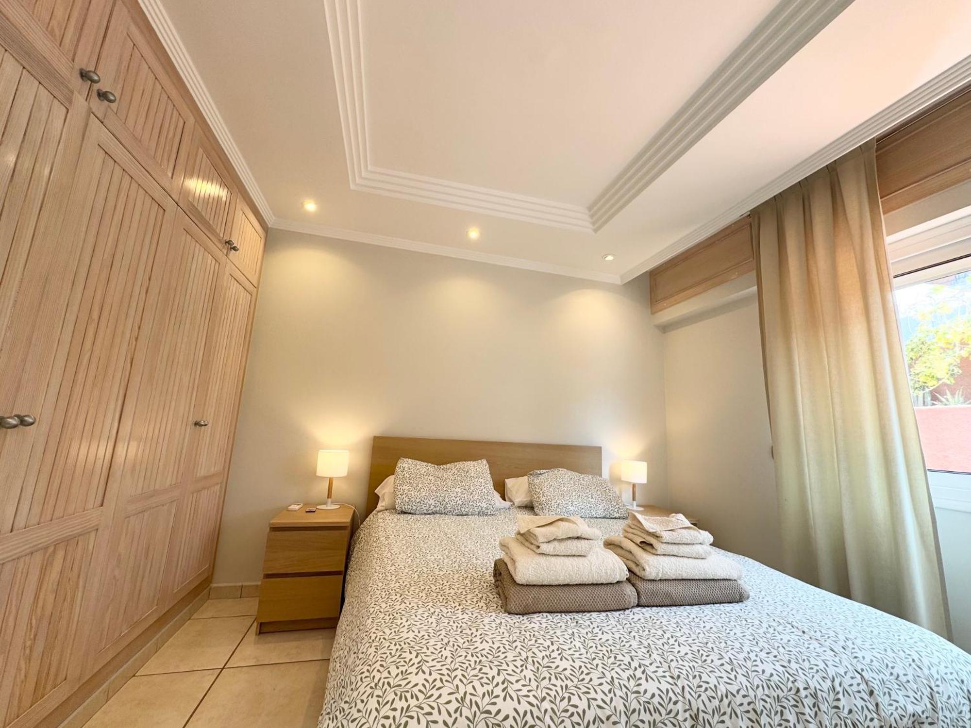 Amorio A Spacious Modern Getaway With A Private Heated Pool & Sea Views *