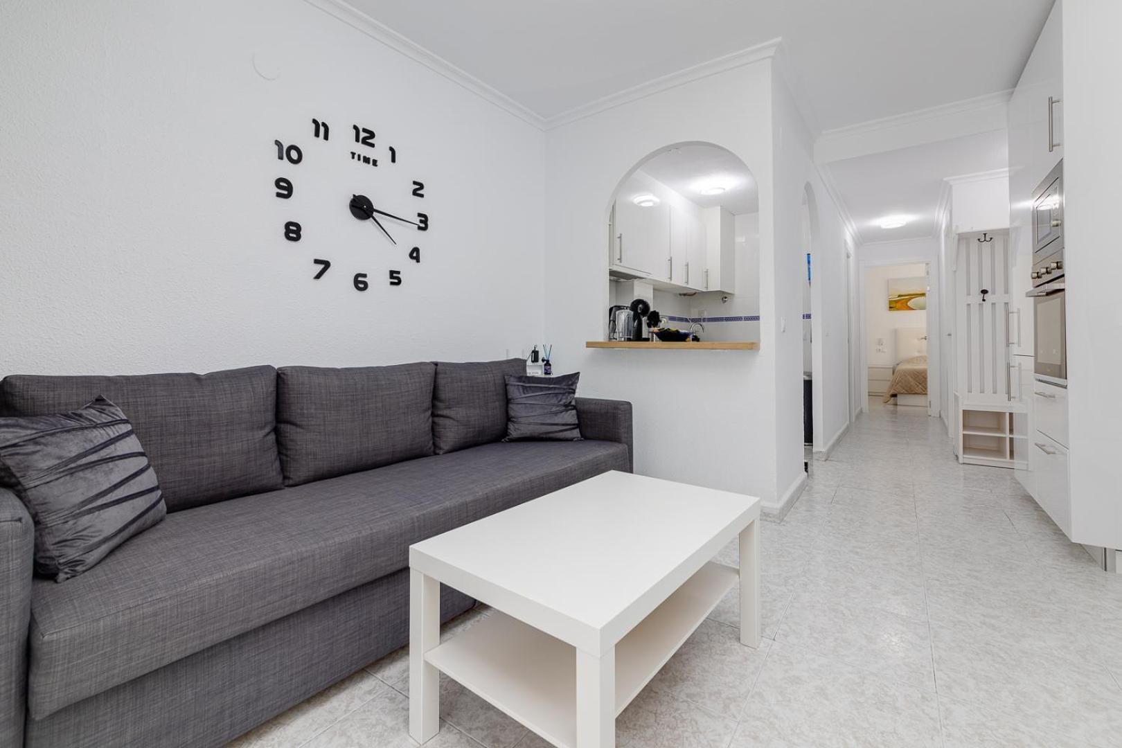 Concordia Beachside Apartment: Near Del Cura & Station