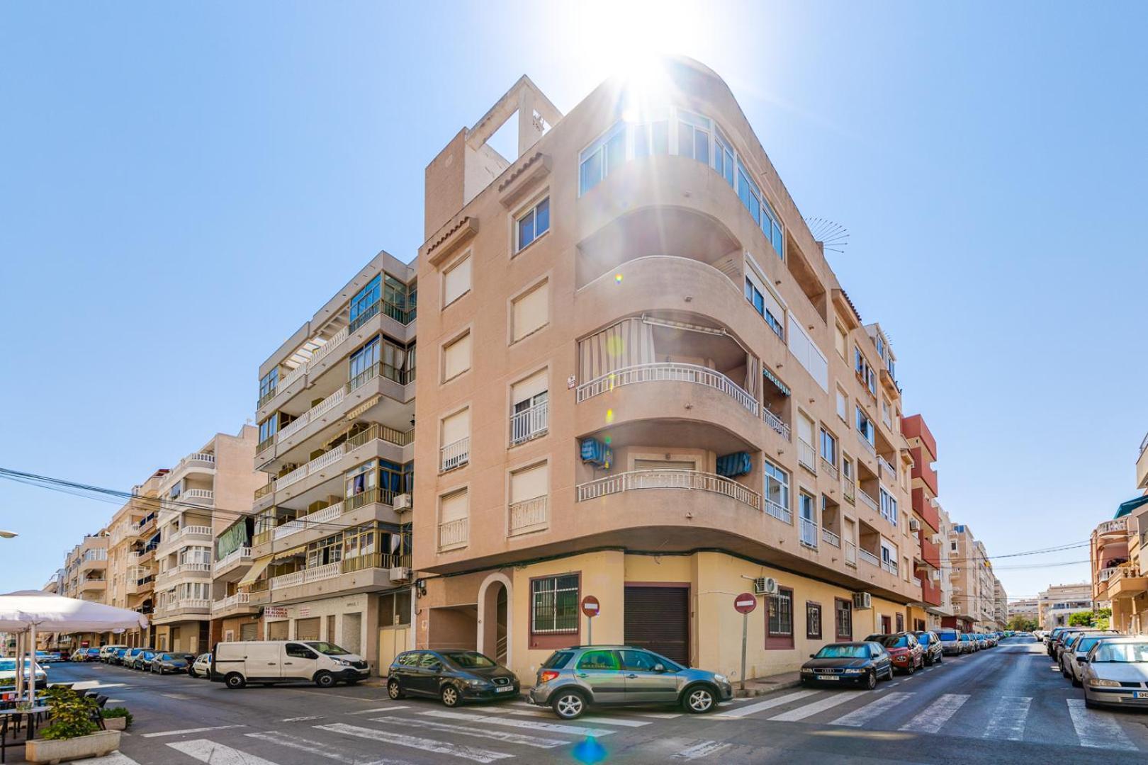 Apartment Concordia Beachside Apartment: Near Del Cura & Station