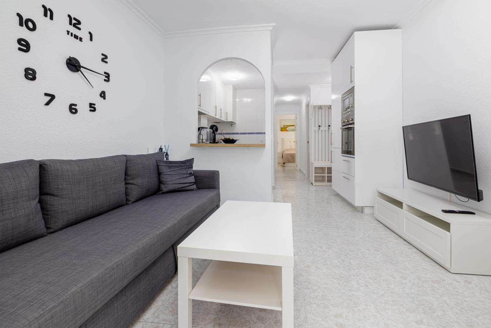 Apartment Concordia Beachside Apartment: Near Del Cura & Station