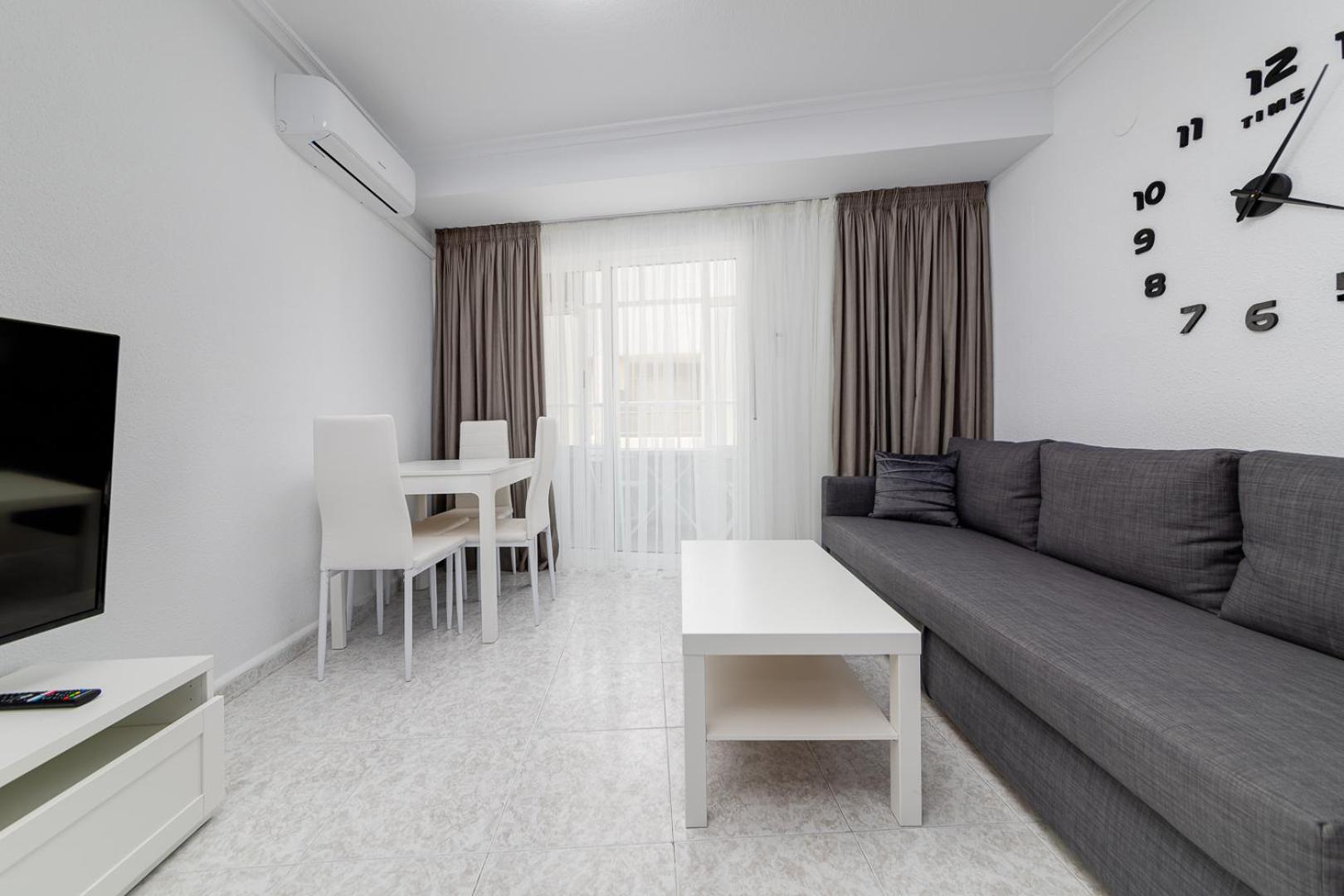Concordia Beachside Apartment: Near Del Cura & Station Torrevieja