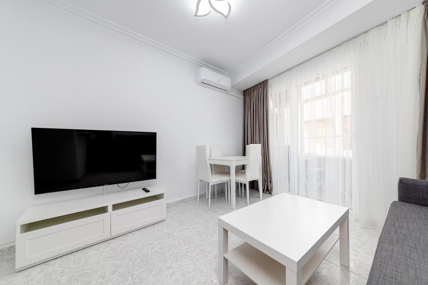 Apartment Concordia Beachside Apartment: Near Del Cura & Station Torrevieja