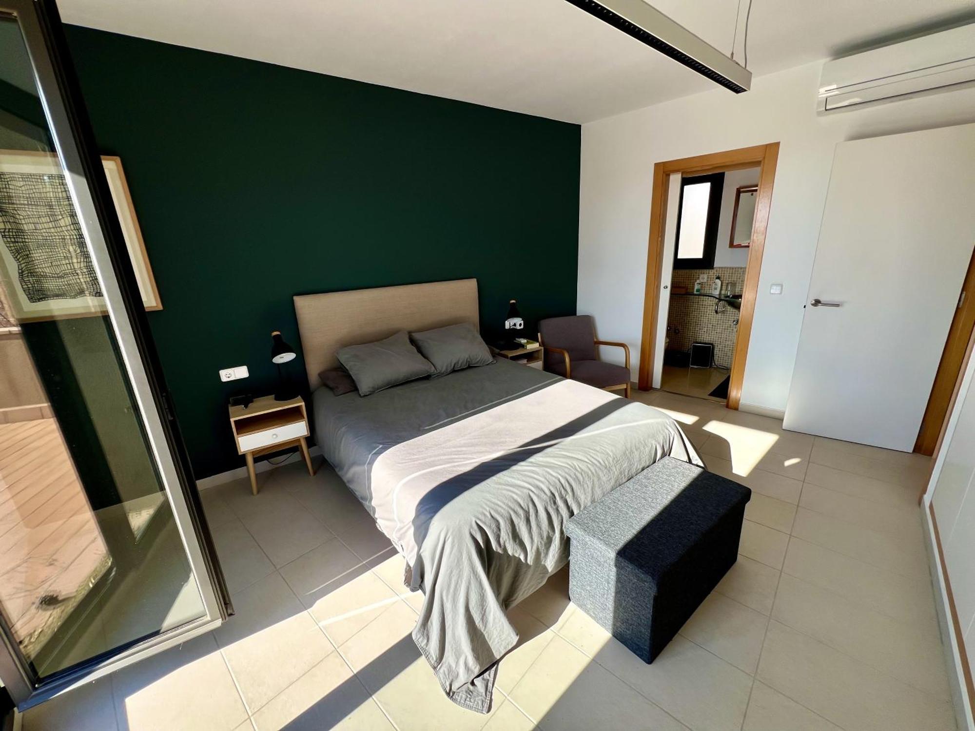 Casa De Estilo Moderno Con Gran Jardin Y Piscina Villa Vilamaniscle