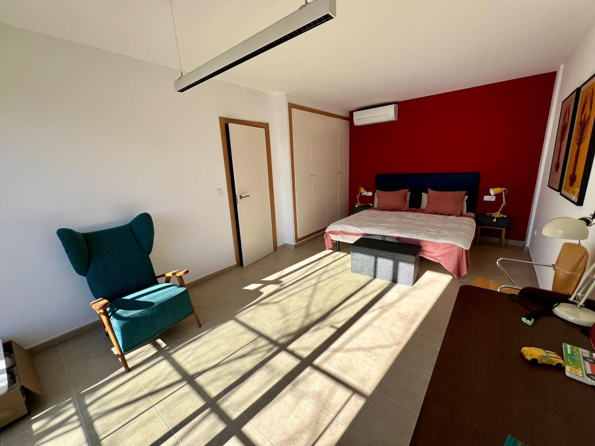 Casa De Estilo Moderno Con Gran Jardin Y Piscina Vilamaniscle