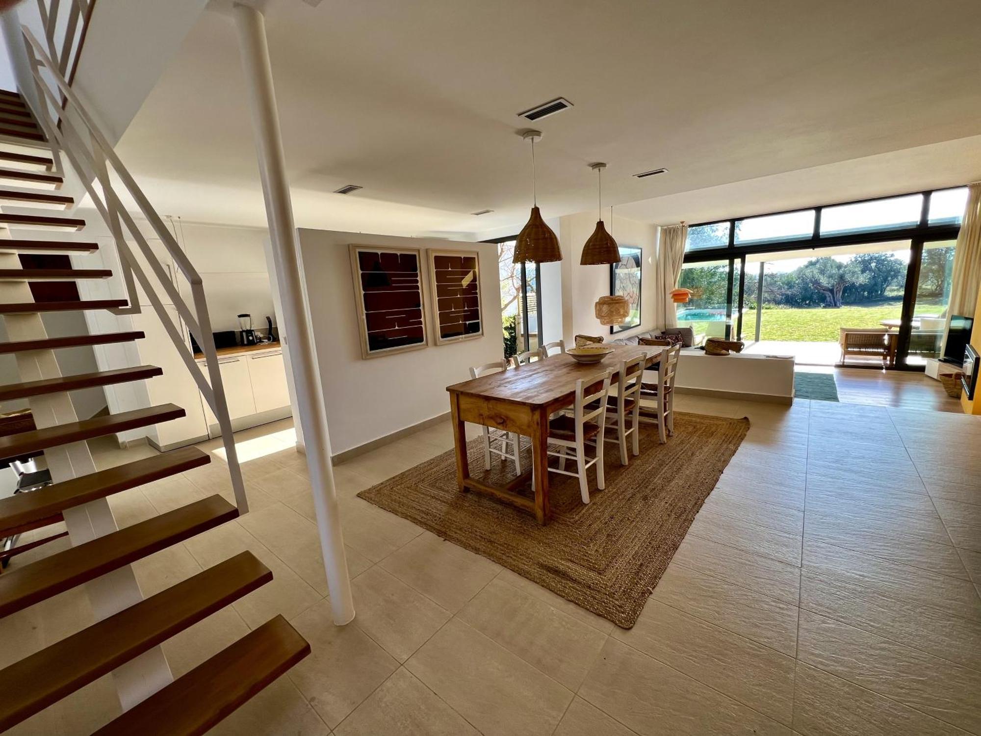 Casa De Estilo Moderno Con Gran Jardin Y Piscina * Vilamaniscle