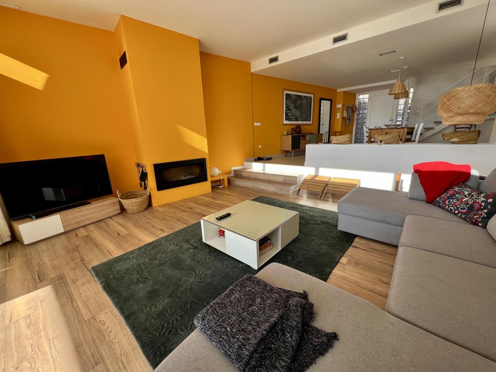 Casa De Estilo Moderno Con Gran Jardin Y Piscina Villa *