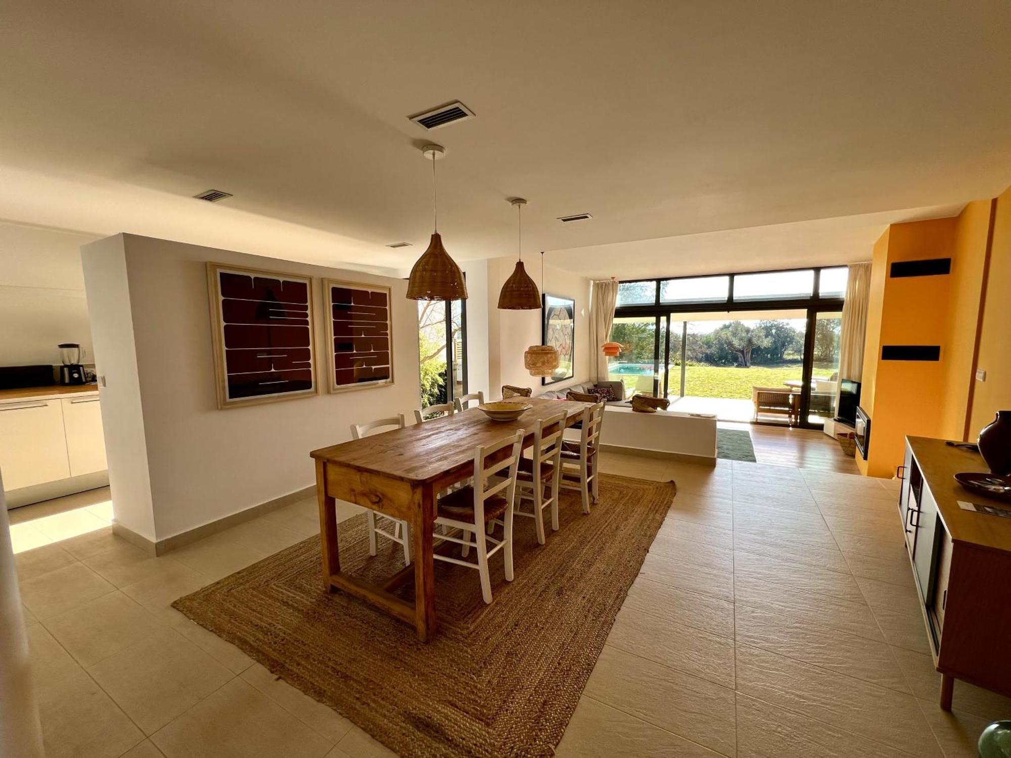 Casa De Estilo Moderno Con Gran Jardin Y Piscina * Vilamaniscle