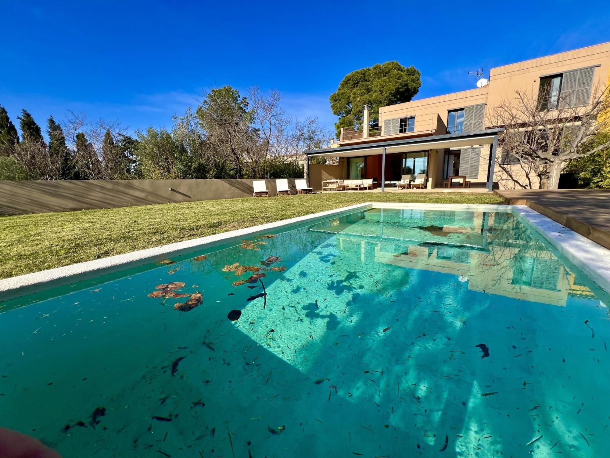 Casa De Estilo Moderno Con Gran Jardin Y Piscina * Vilamaniscle