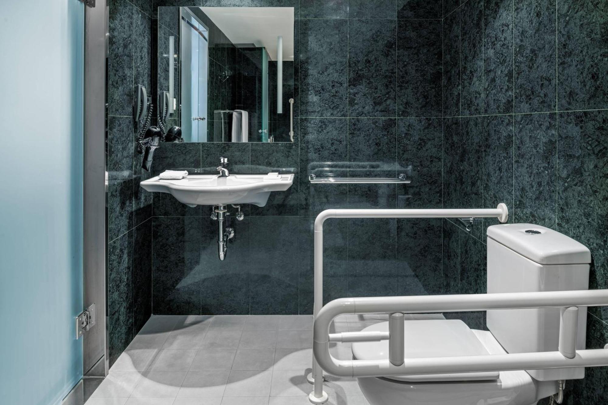Hotel Ac La Rioja By Marriott 4*