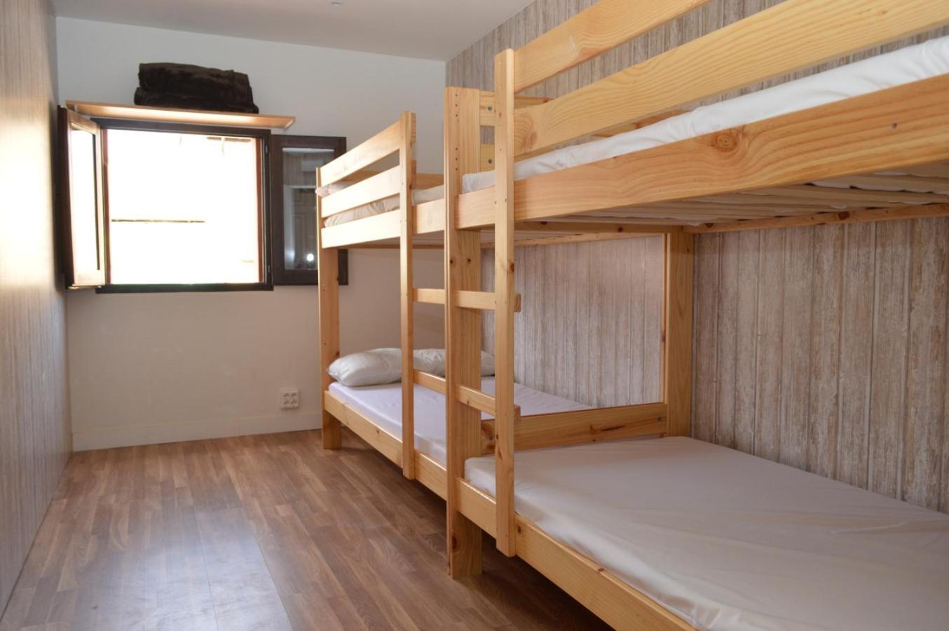 Gares Hostal *