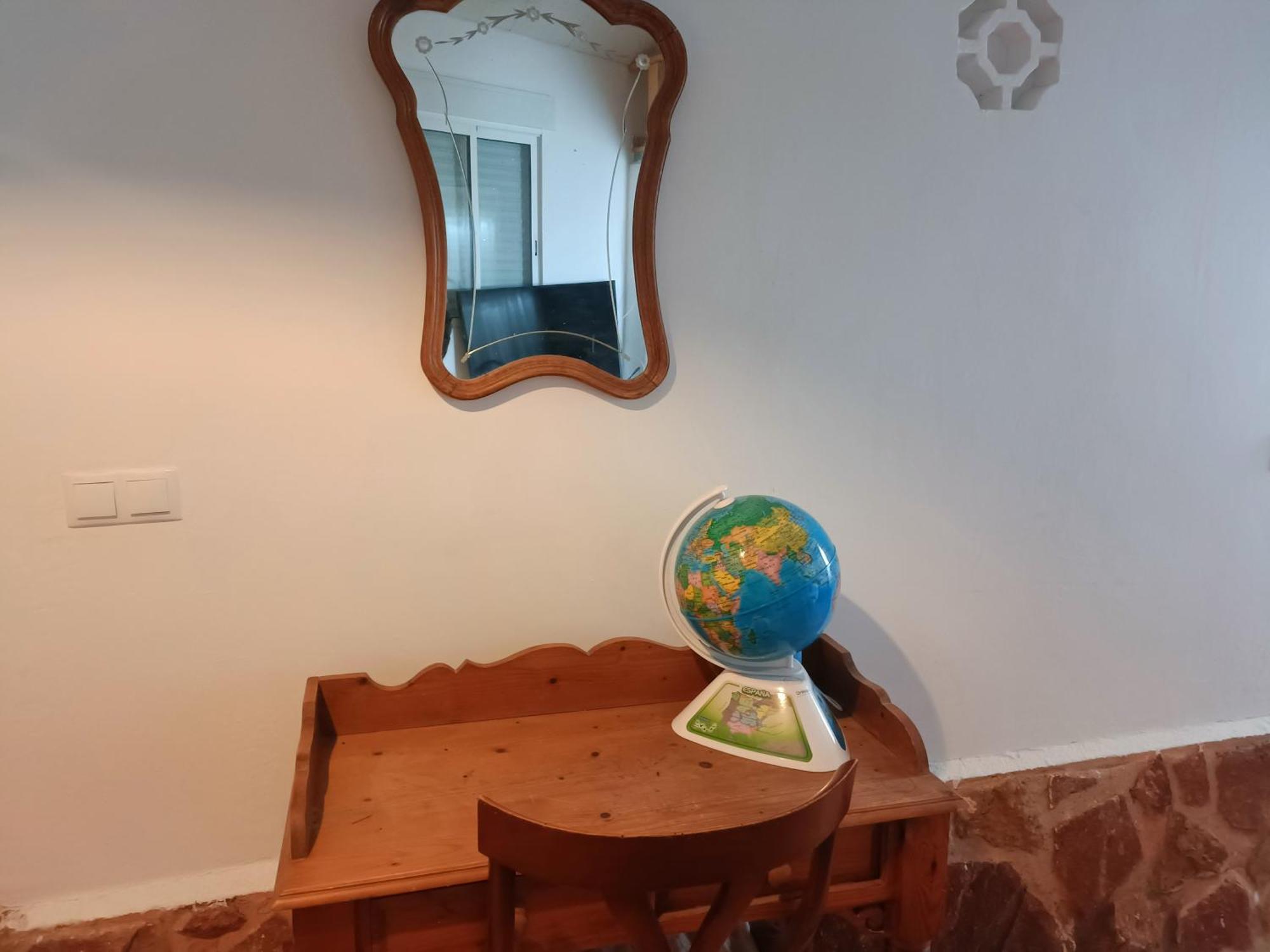 Bedroom With Private Bathroom And Two-bedroom Family In Quiet Forest 80m2 Large Swimming Pool Music Town The Garden And Swimmingpool And Garden Are Shared * Lliria