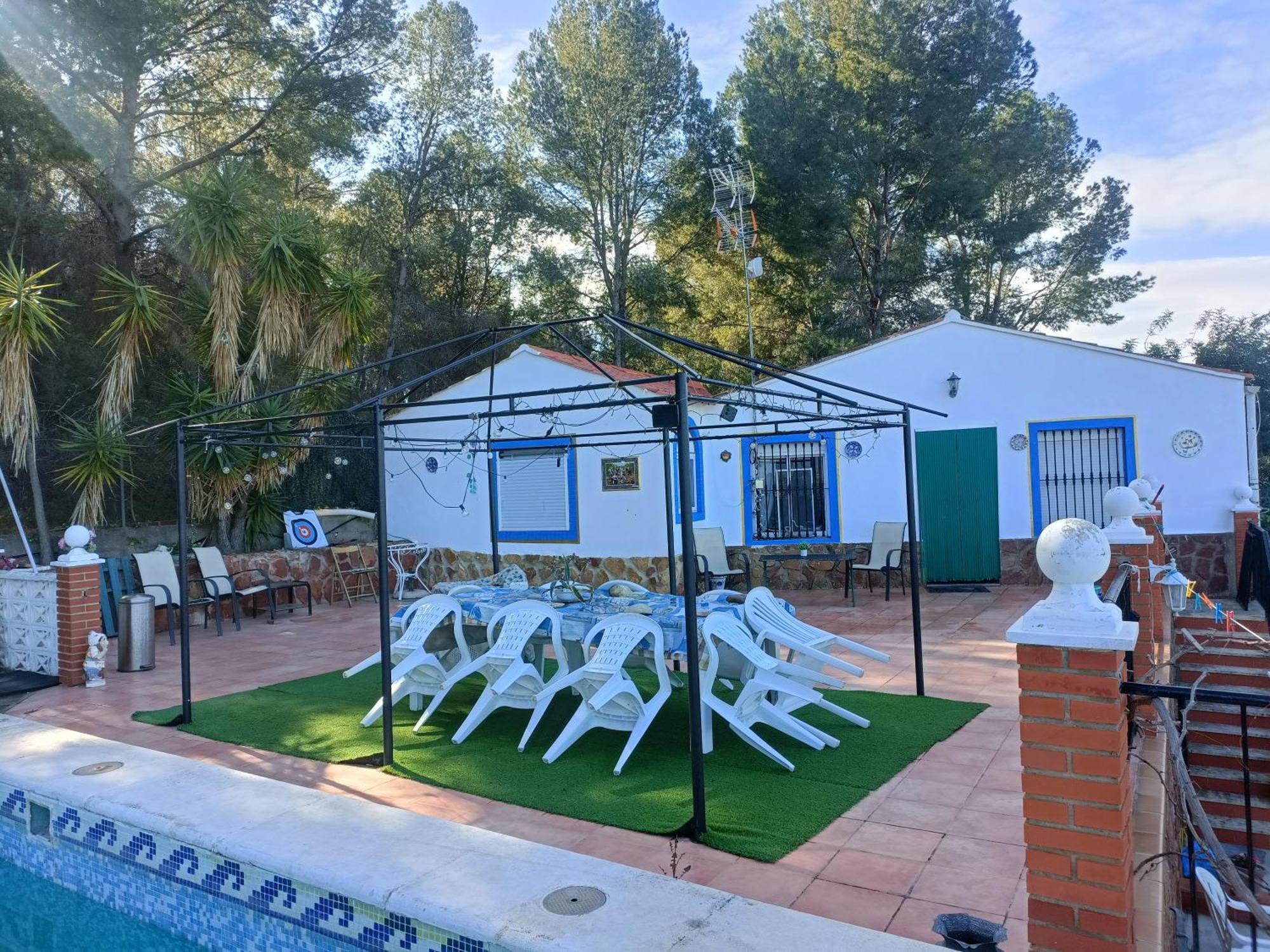 Bedroom With Private Bathroom And Two-bedroom Family In Quiet Forest 80m2 Large Swimming Pool Music Town The Garden And Swimmingpool And Garden Are Shared *