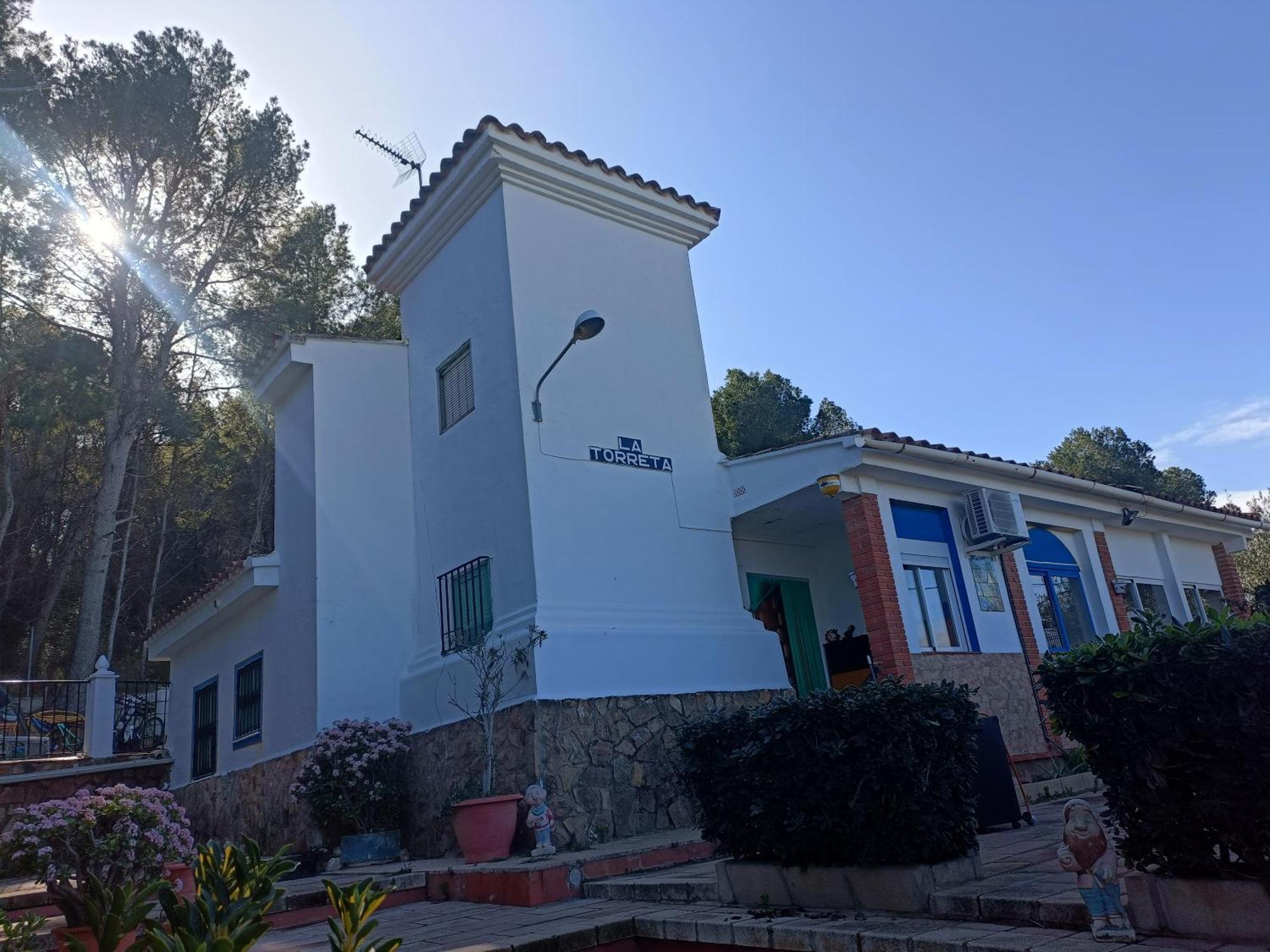 Bedroom With Private Bathroom And Two-bedroom Family In Quiet Forest 80m2 Large Swimming Pool Music Town The Garden And Swimmingpool And Garden Are Shared
