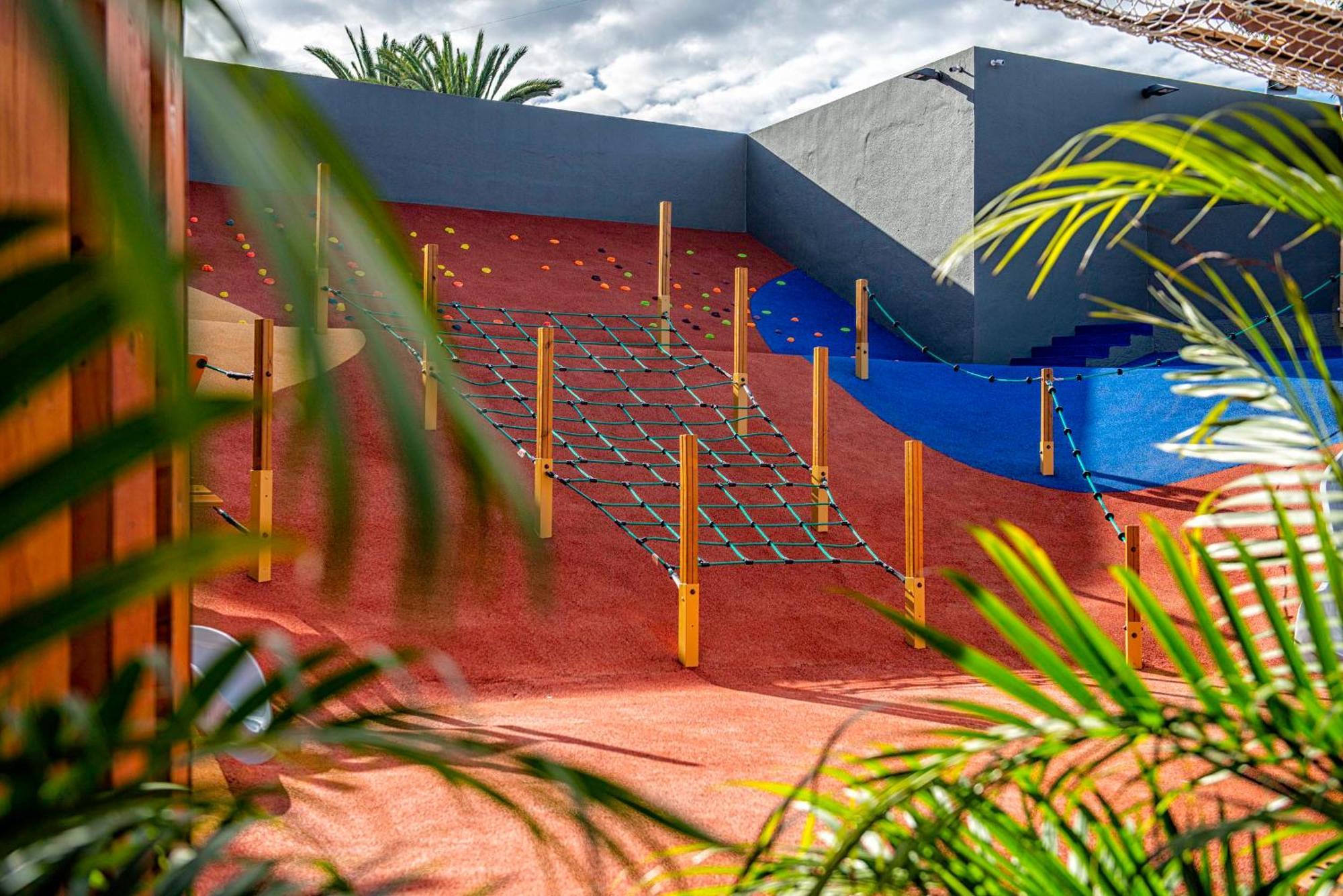 Adrián Roca Nivaria Hotel