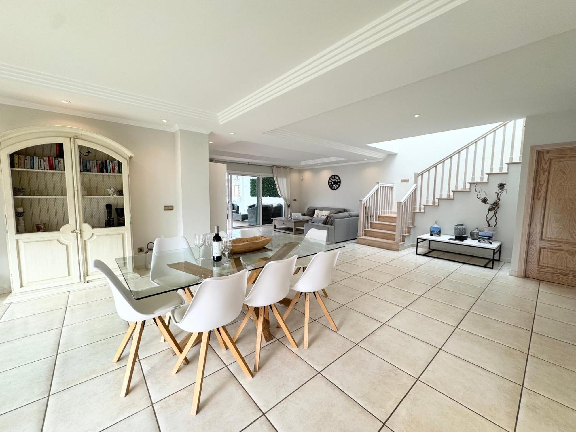 Villa Amorio A Spacious Modern Getaway With A Private Heated Pool & Sea Views Costa Adeje (Tenerife)