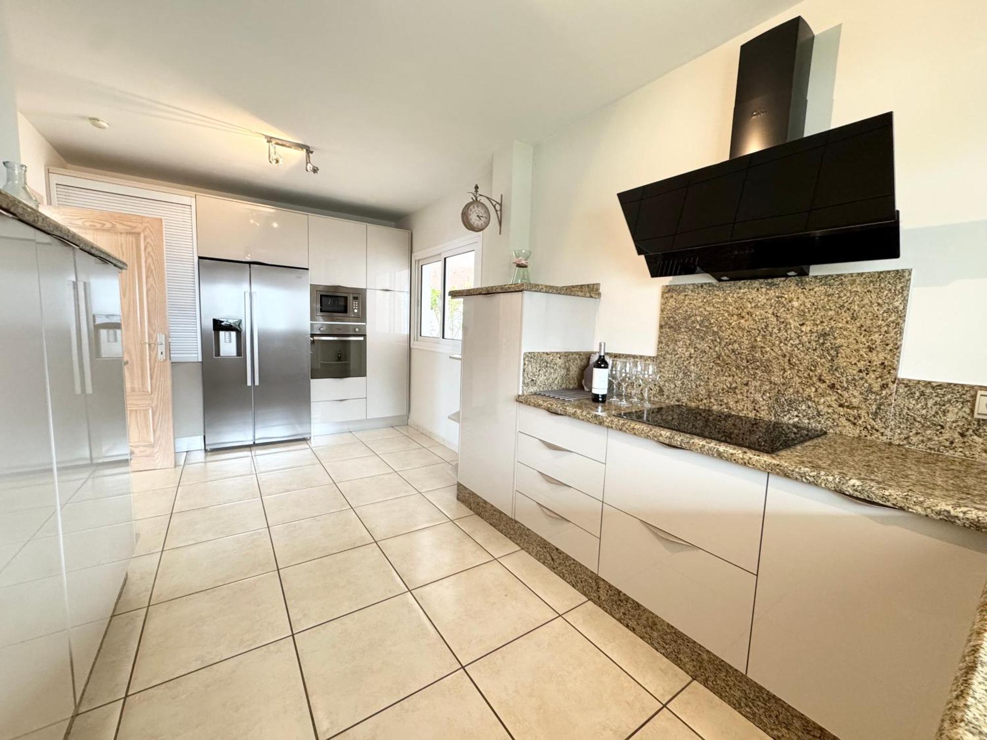 Amorio A Spacious Modern Getaway With A Private Heated Pool & Sea Views *