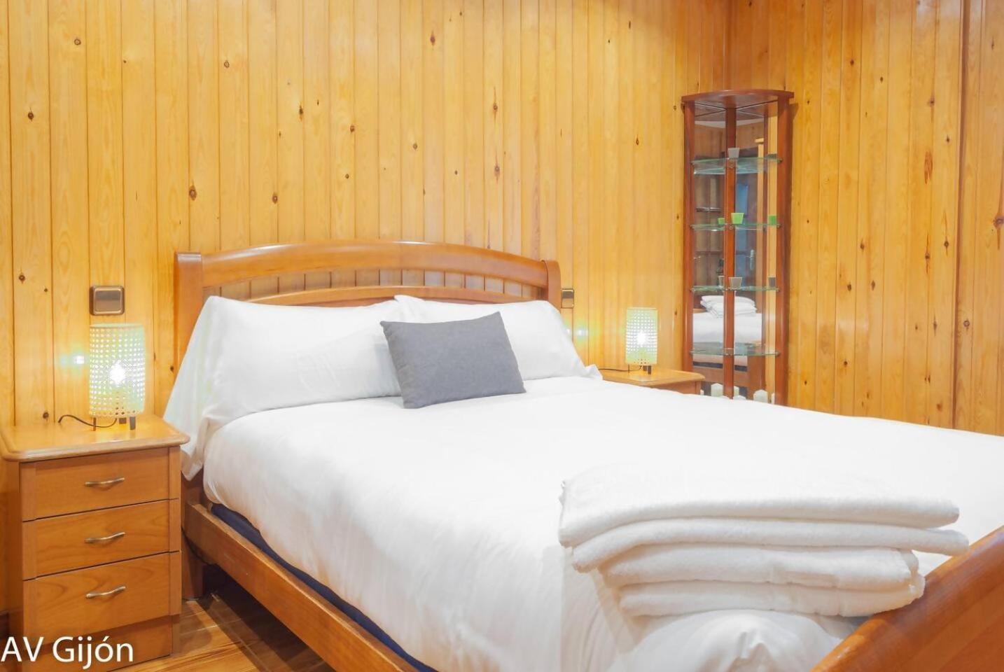 Av Alvaro De Albornoz Apartamento *